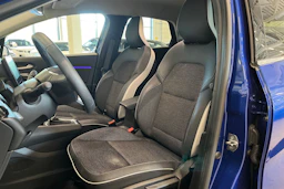 sininen Mitsubishi ASX 2024 kuva 11.