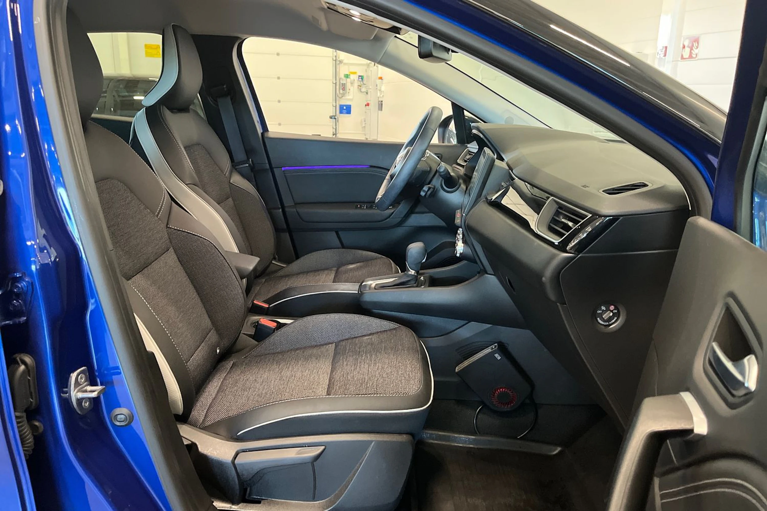 sininen Mitsubishi ASX 2024 kuva 12.