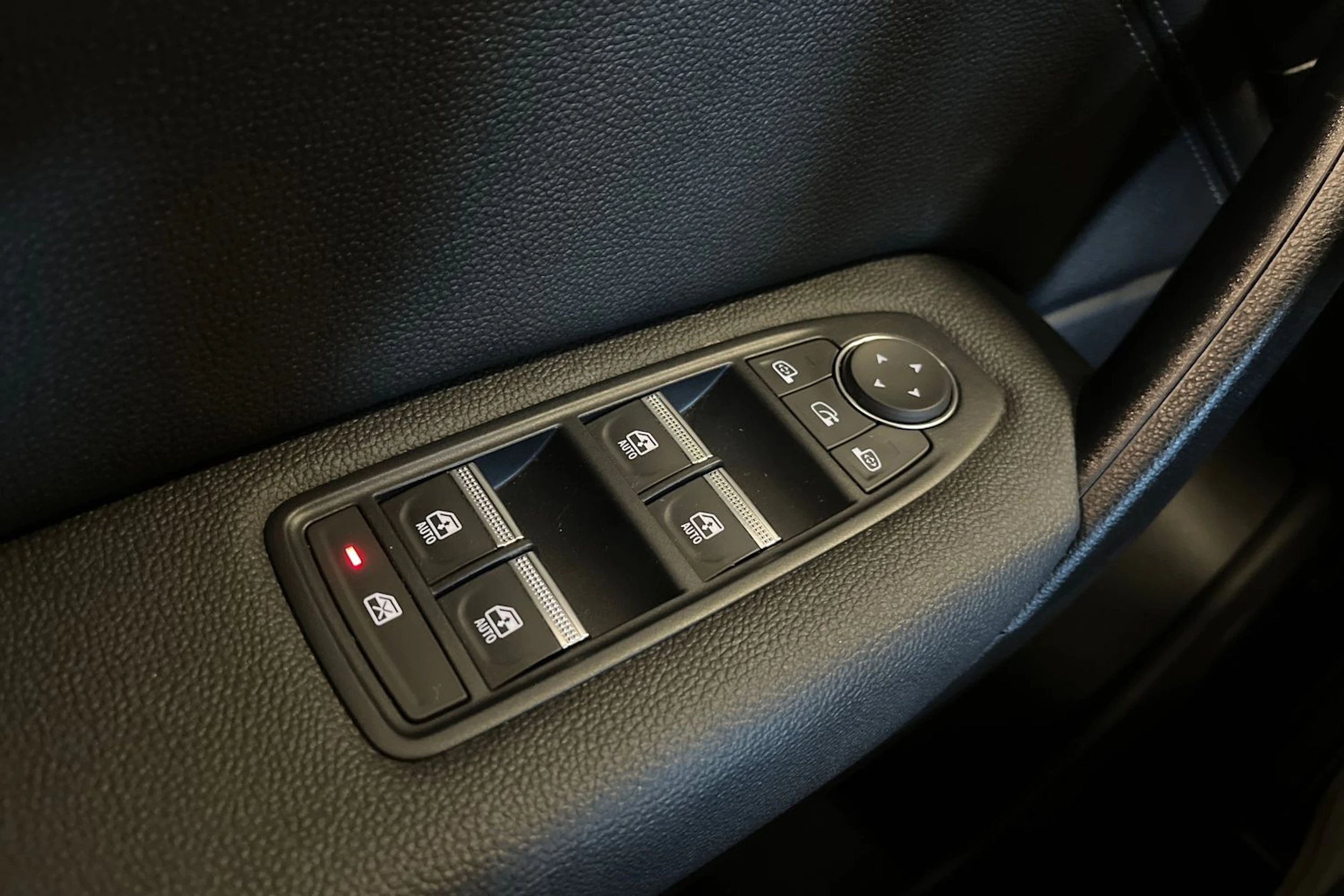 sininen Mitsubishi ASX 2024 kuva 22.