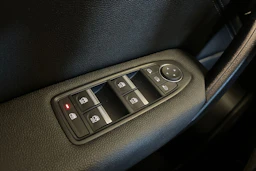 sininen Mitsubishi ASX 2024 kuva 22.