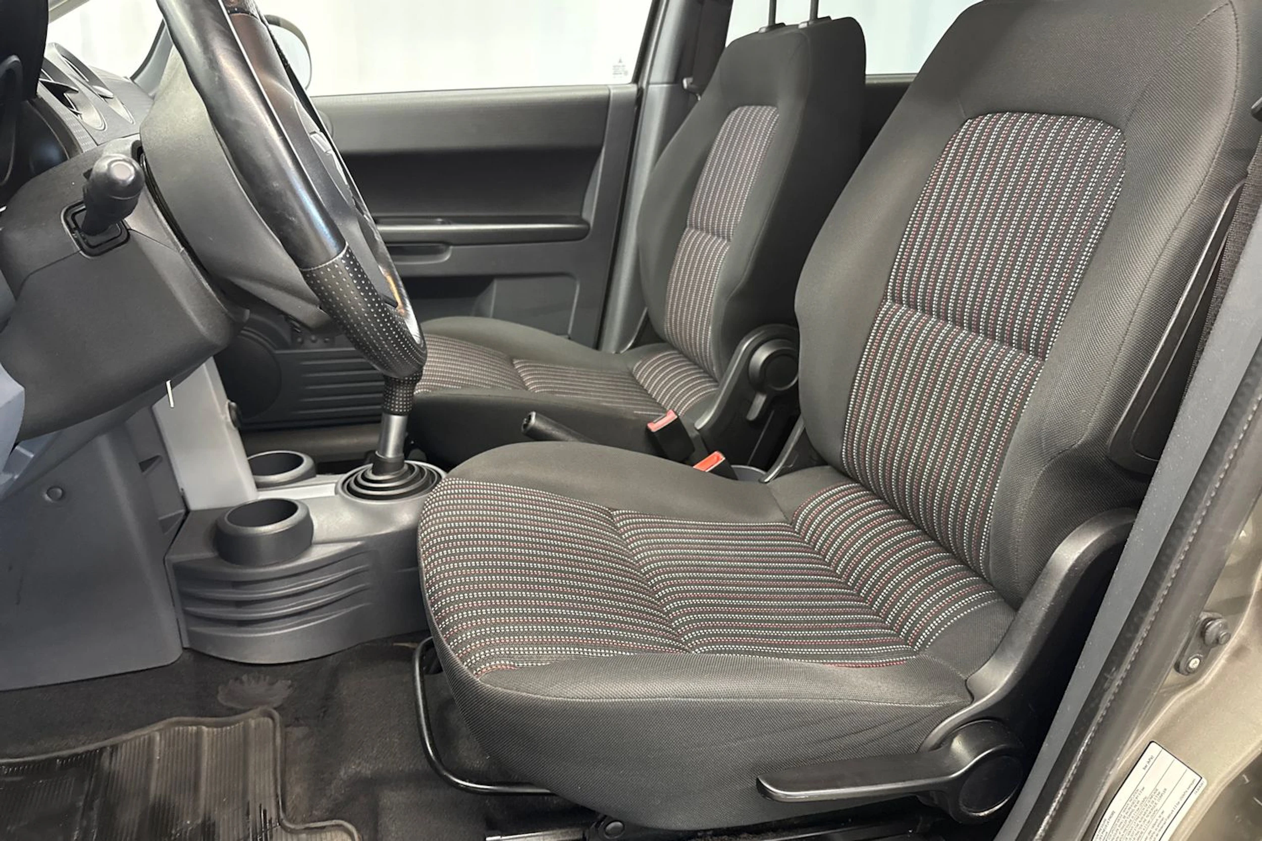 harmaa Mitsubishi Colt 2008 kuva 12.
