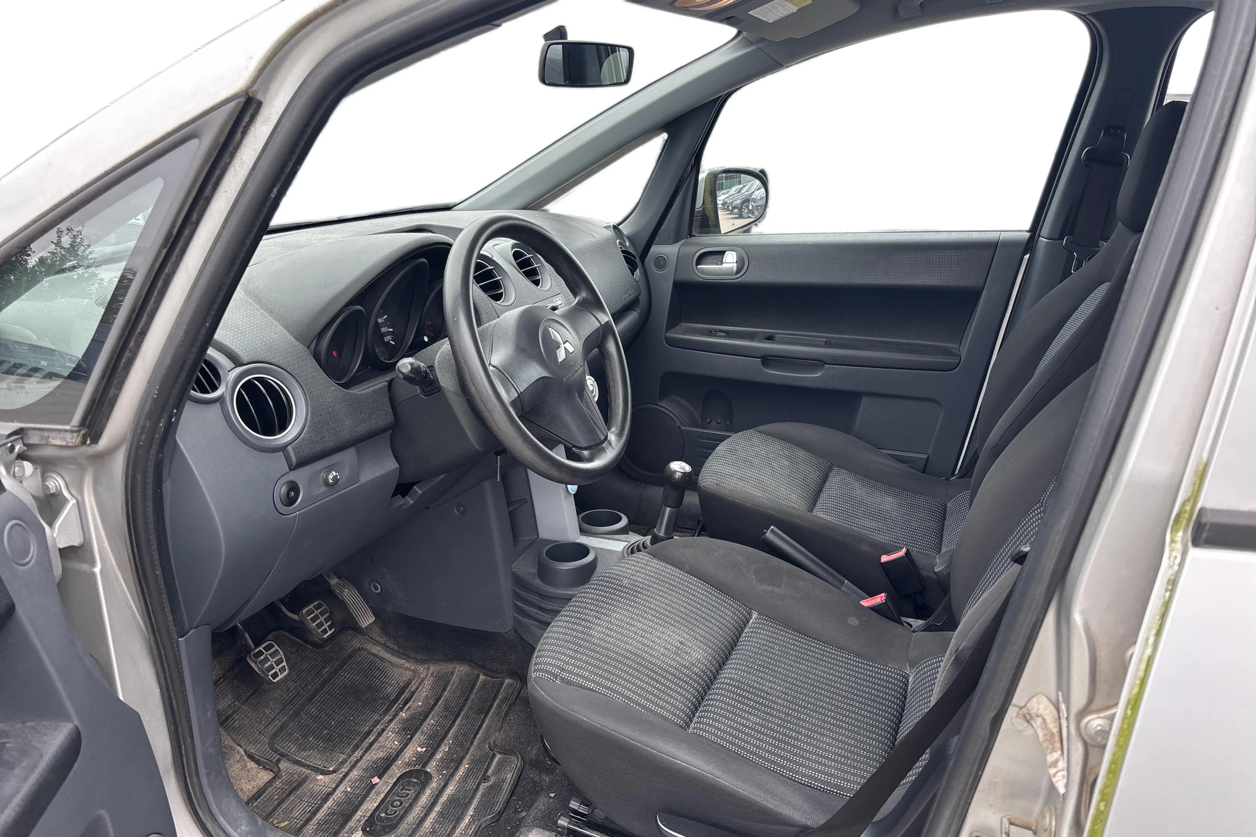 harmaa Mitsubishi Colt 2008 kuva 3.