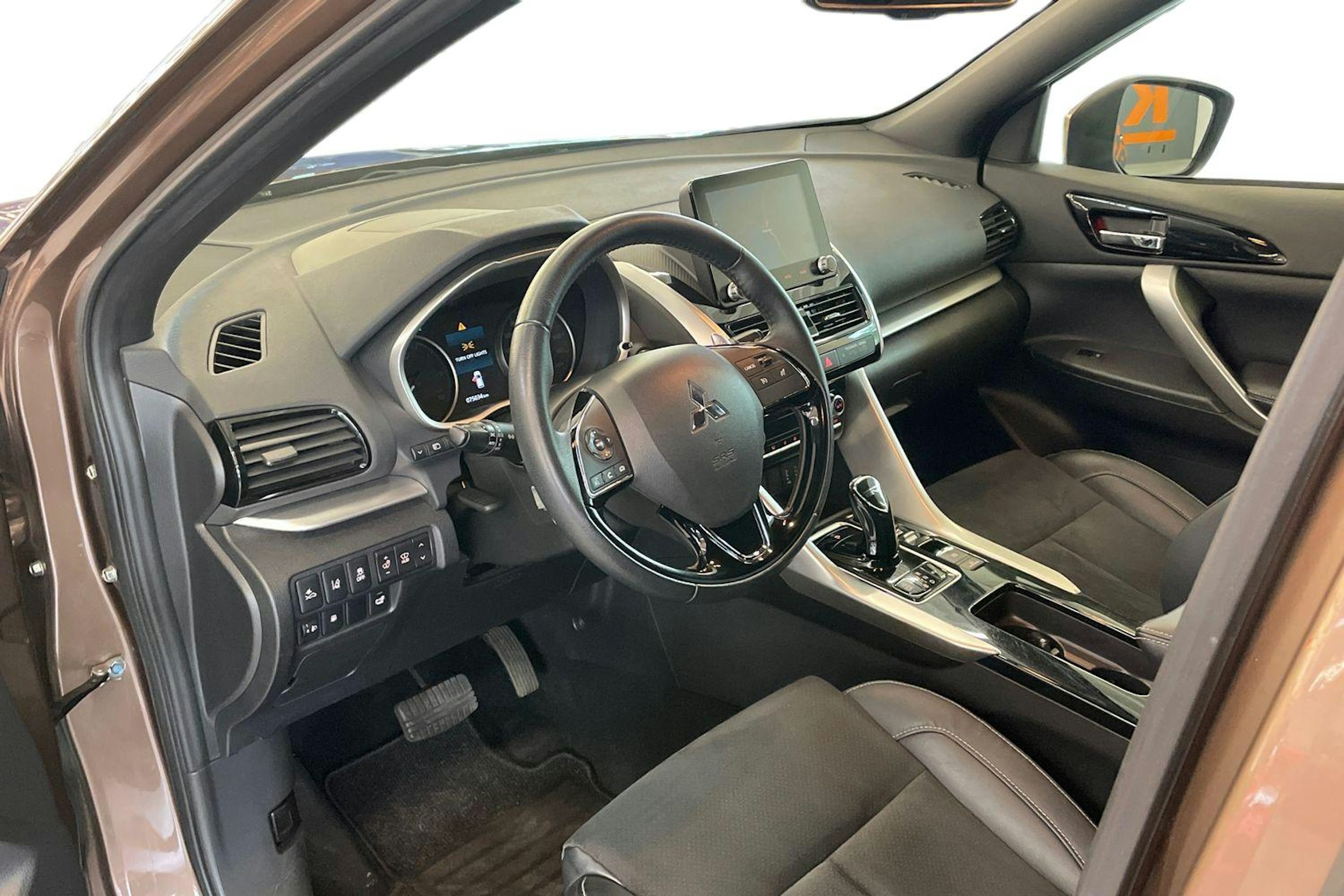 ruskea (beige) Mitsubishi Eclipse 2021 kuva 6.