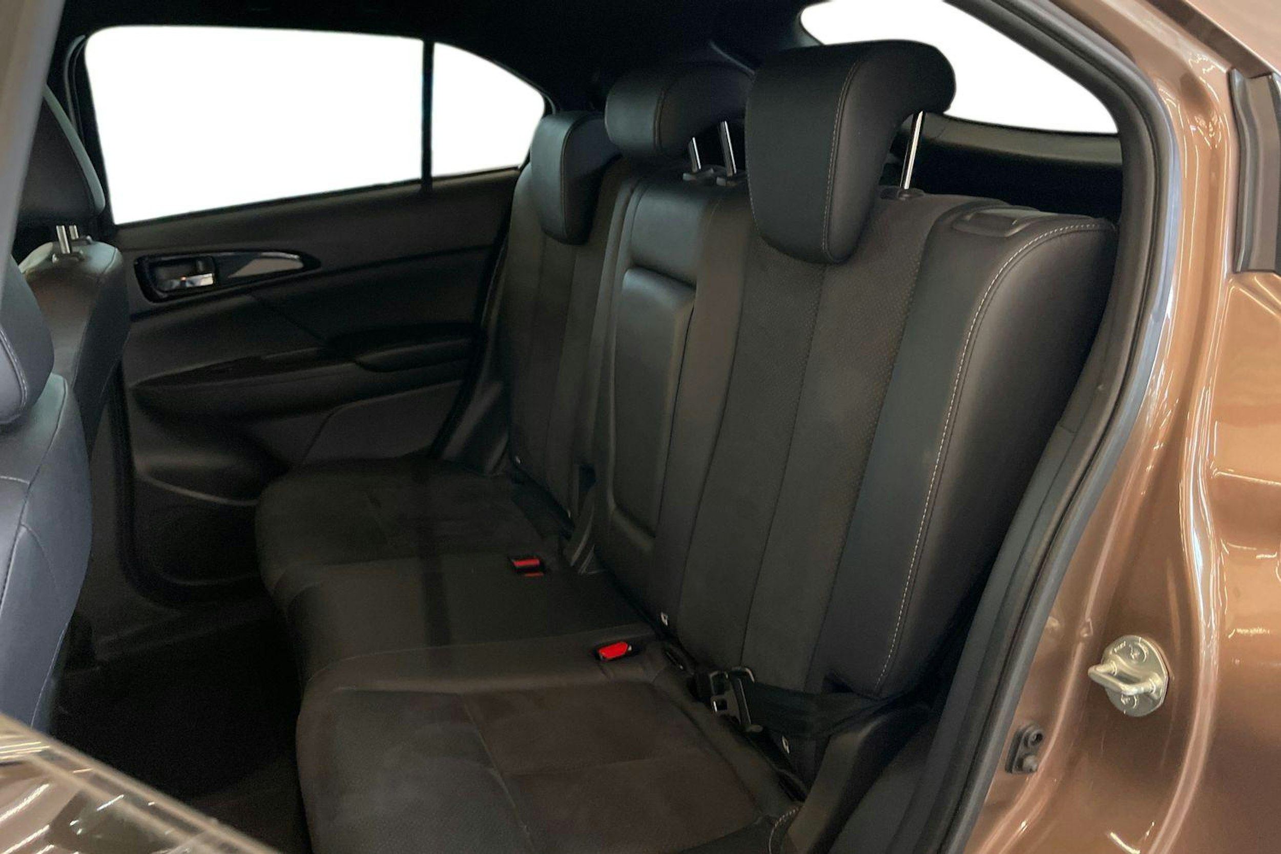 ruskea (beige) Mitsubishi Eclipse 2021 kuva 8.