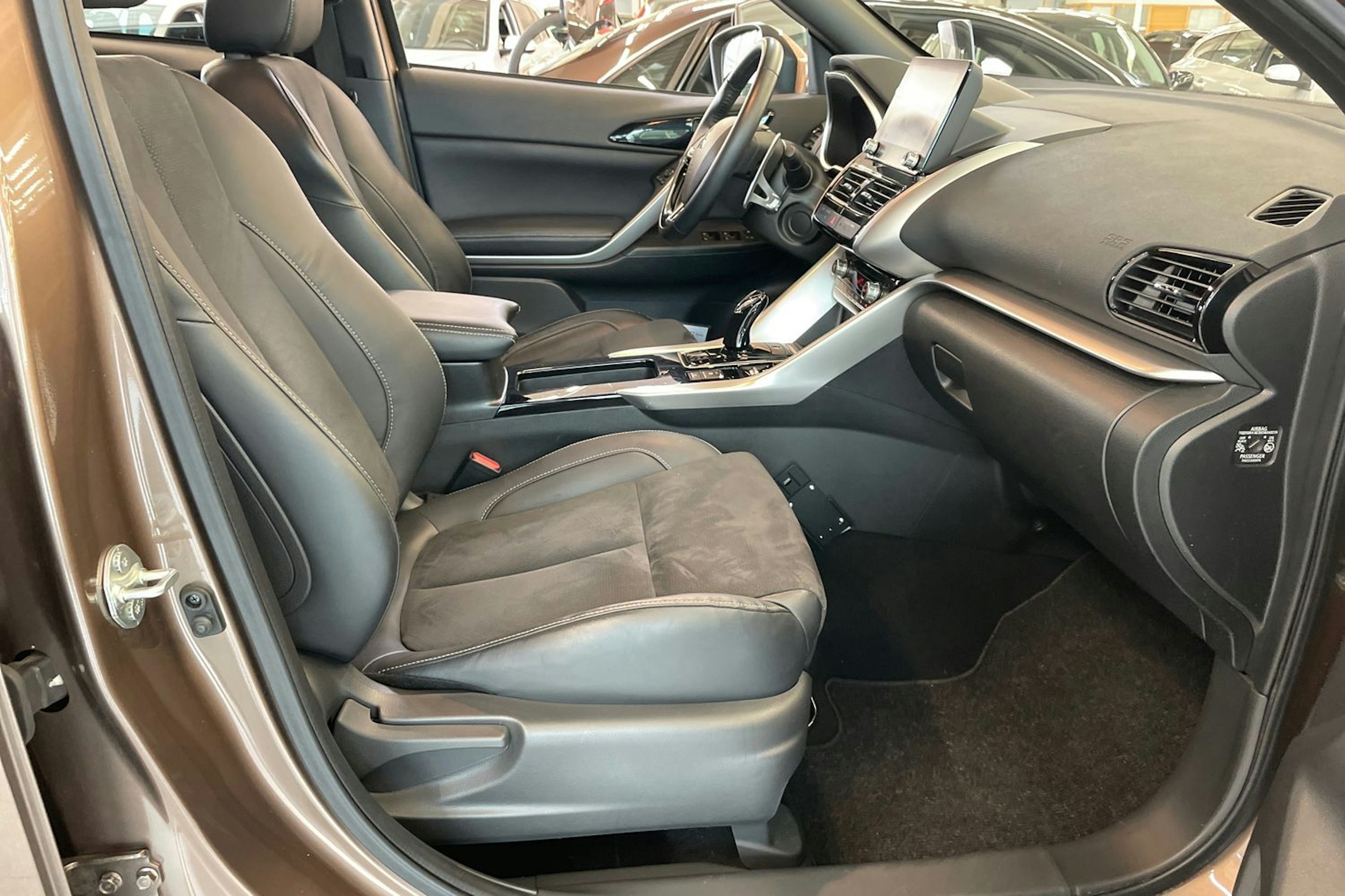 ruskea (beige) Mitsubishi Eclipse 2021 kuva 20.