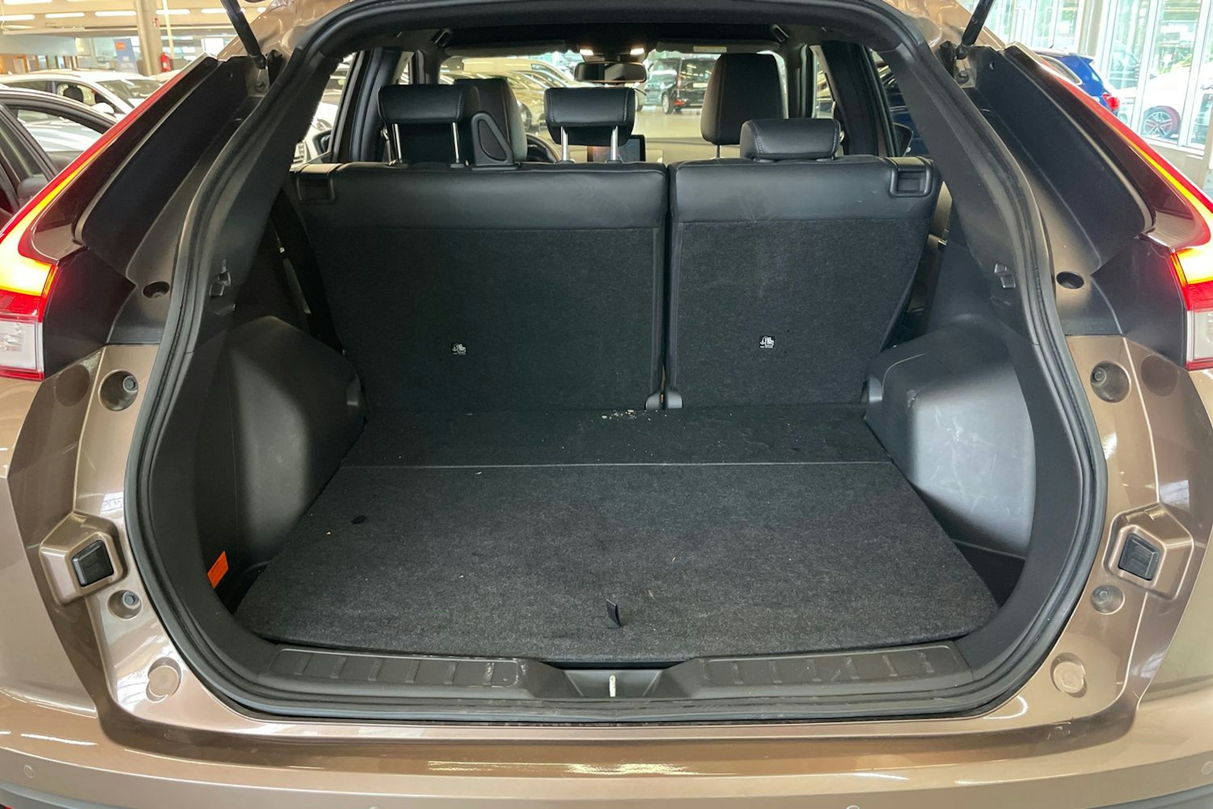 ruskea (beige) Mitsubishi Eclipse 2021 kuva 22.