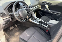 harmaa Mitsubishi Eclipse Cross 2022 kuva 3.