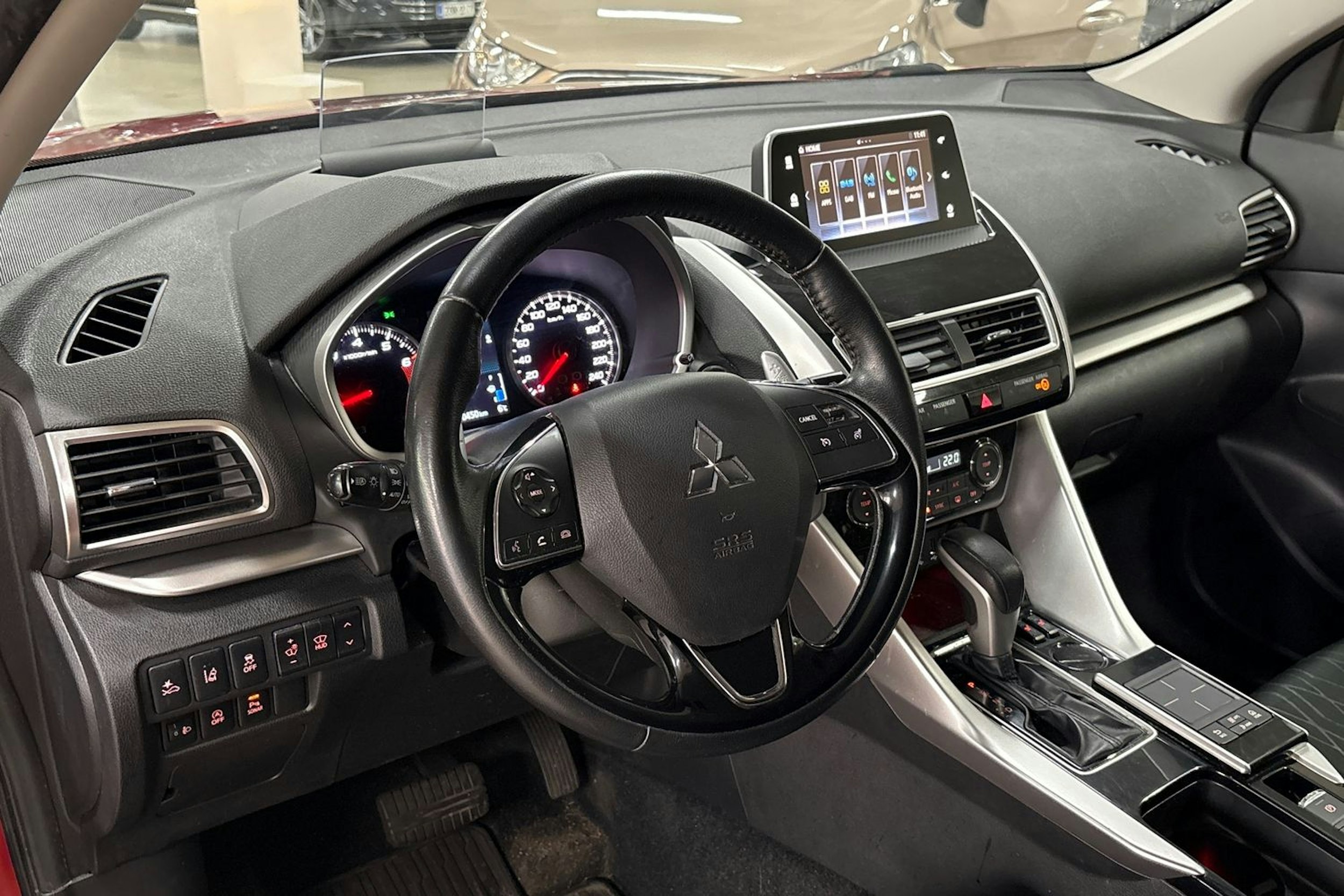 punainen Mitsubishi Eclipse Cross 2018 kuva 3.