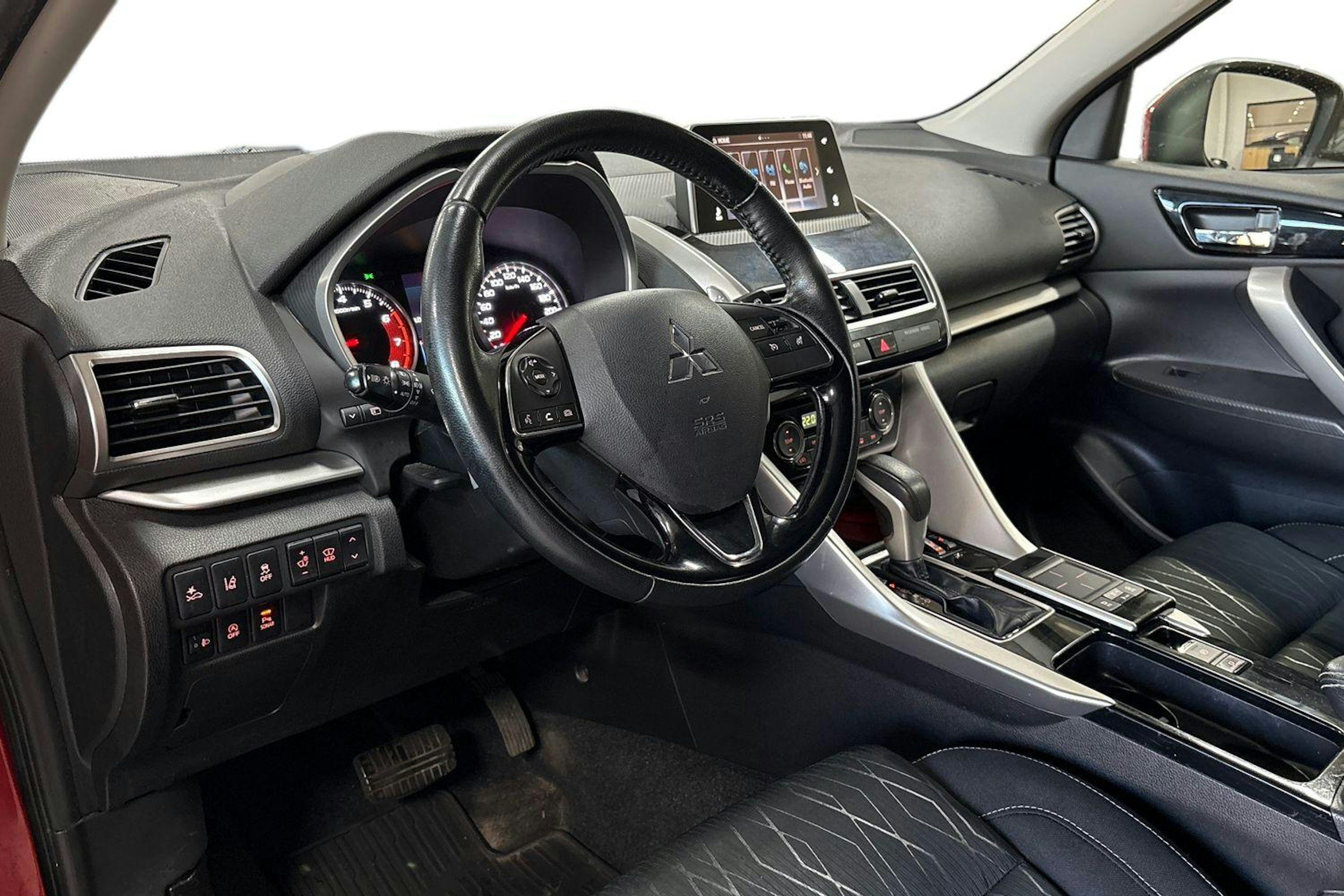 punainen Mitsubishi Eclipse Cross 2018 kuva 7.