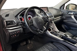 punainen Mitsubishi Eclipse Cross 2018 kuva 7.