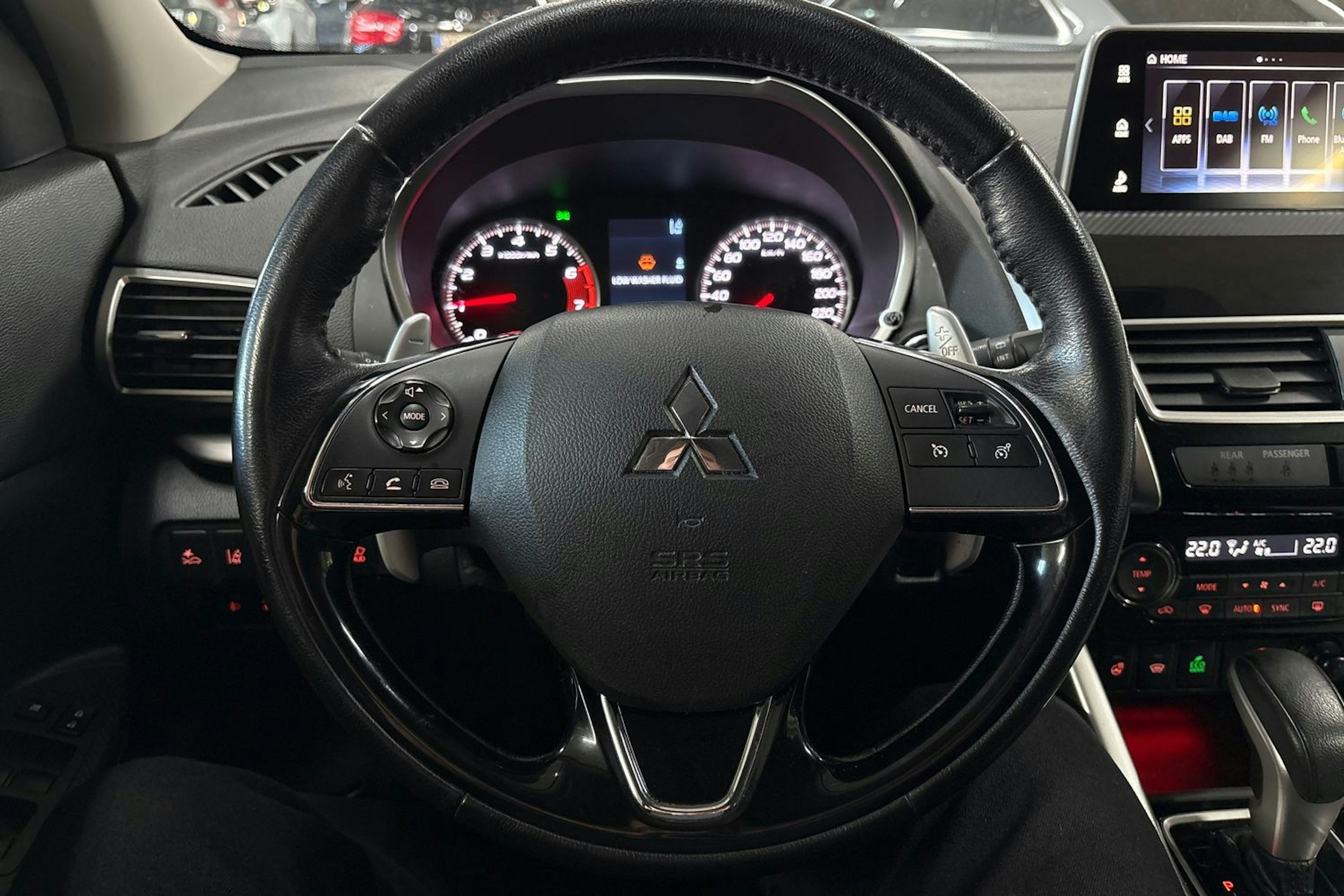 punainen Mitsubishi Eclipse Cross 2018 kuva 14.