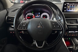 punainen Mitsubishi Eclipse Cross 2018 kuva 14.