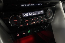 punainen Mitsubishi Eclipse Cross 2018 kuva 23.