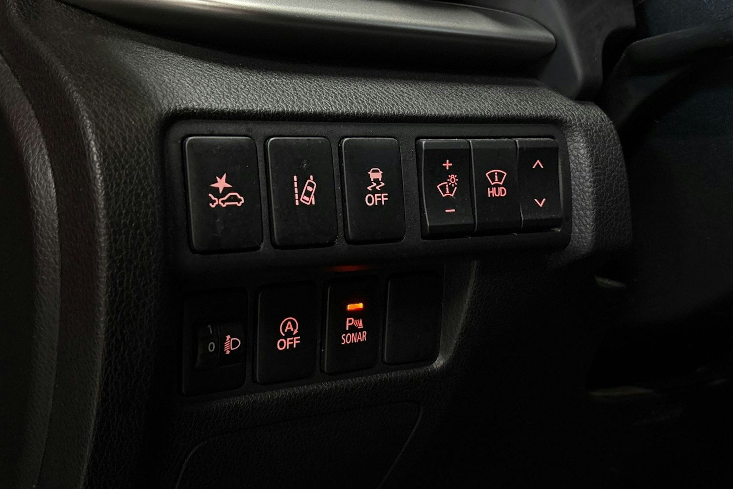 punainen Mitsubishi Eclipse Cross 2018 kuva 26.