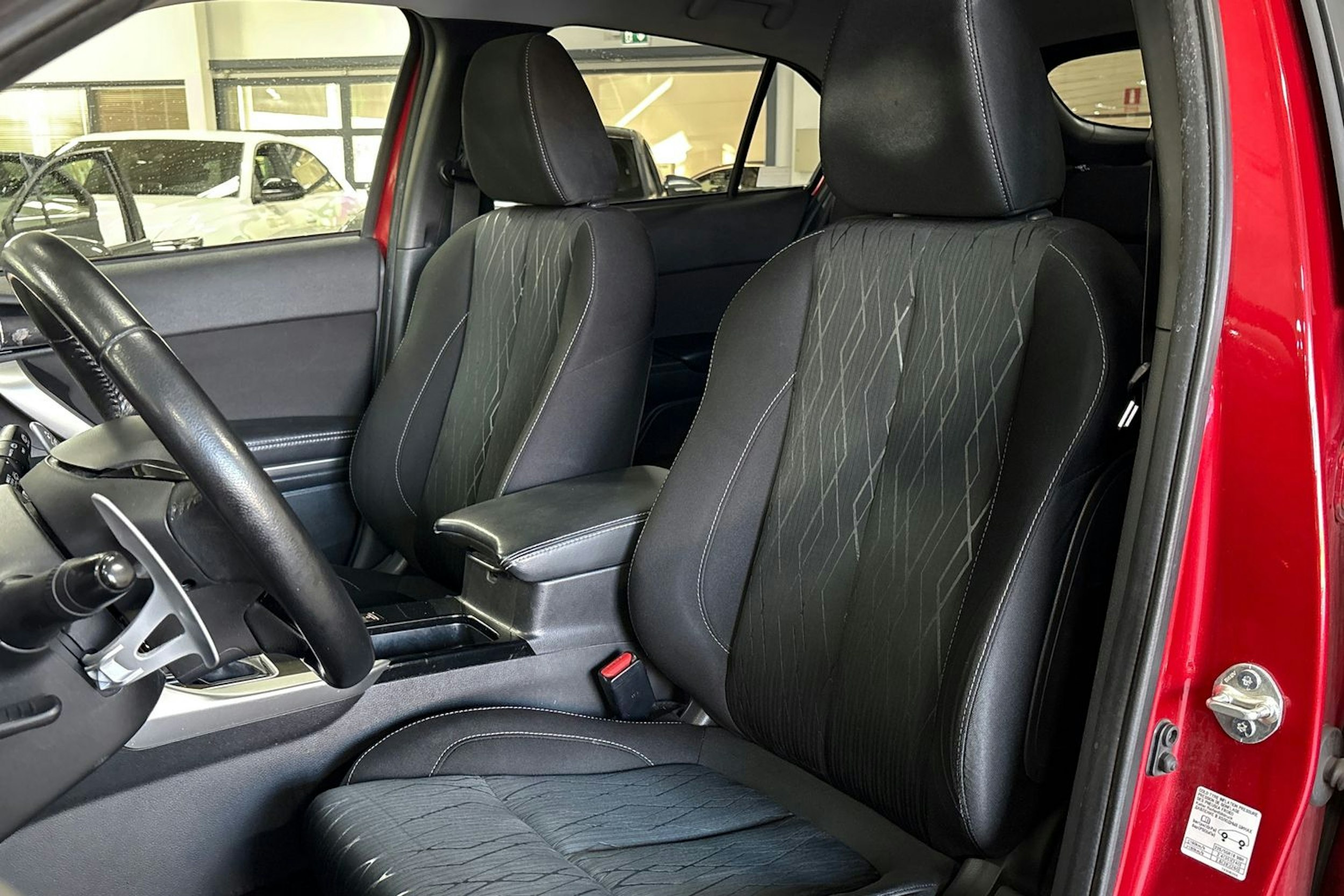 punainen Mitsubishi Eclipse Cross 2018 kuva 28.