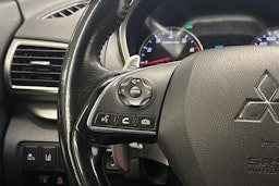 punainen Mitsubishi Eclipse Cross 2019 kuva 15.