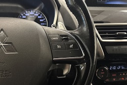 punainen Mitsubishi Eclipse Cross 2019 kuva 16.