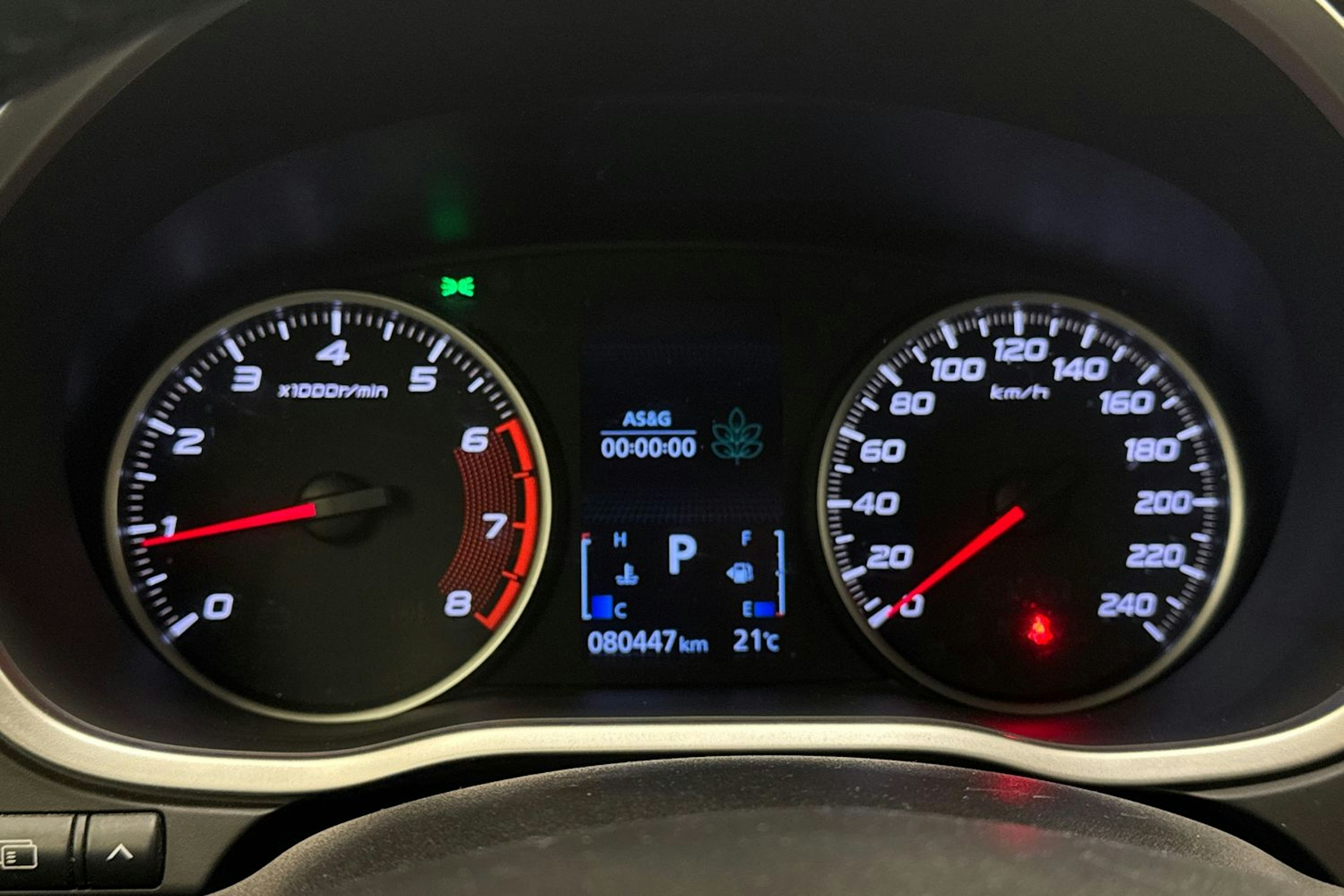 punainen Mitsubishi Eclipse Cross 2019 kuva 17.