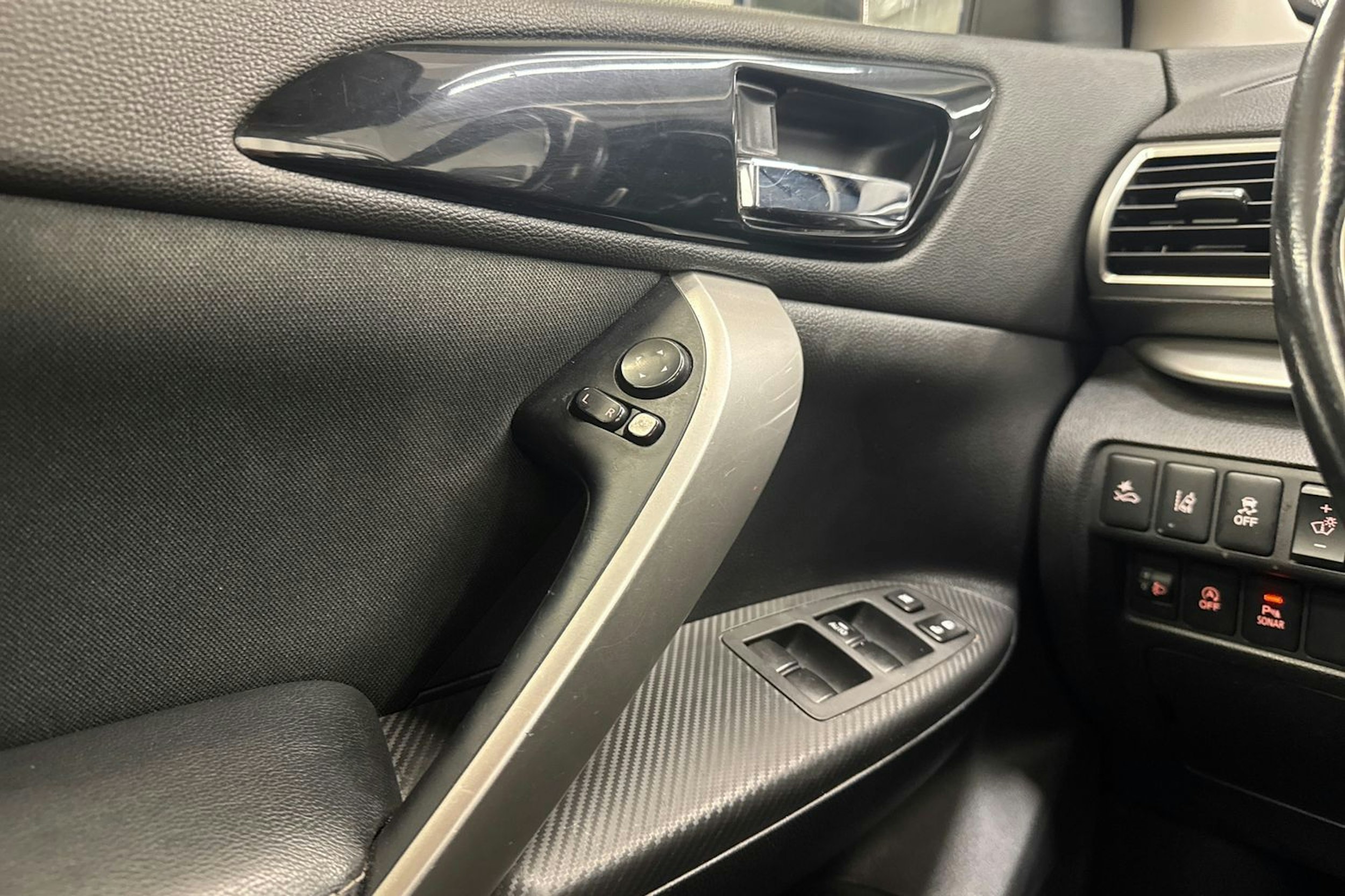 punainen Mitsubishi Eclipse Cross 2019 kuva 19.