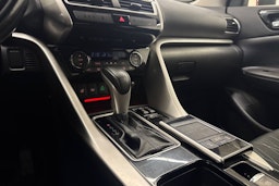 punainen Mitsubishi Eclipse Cross 2019 kuva 21.