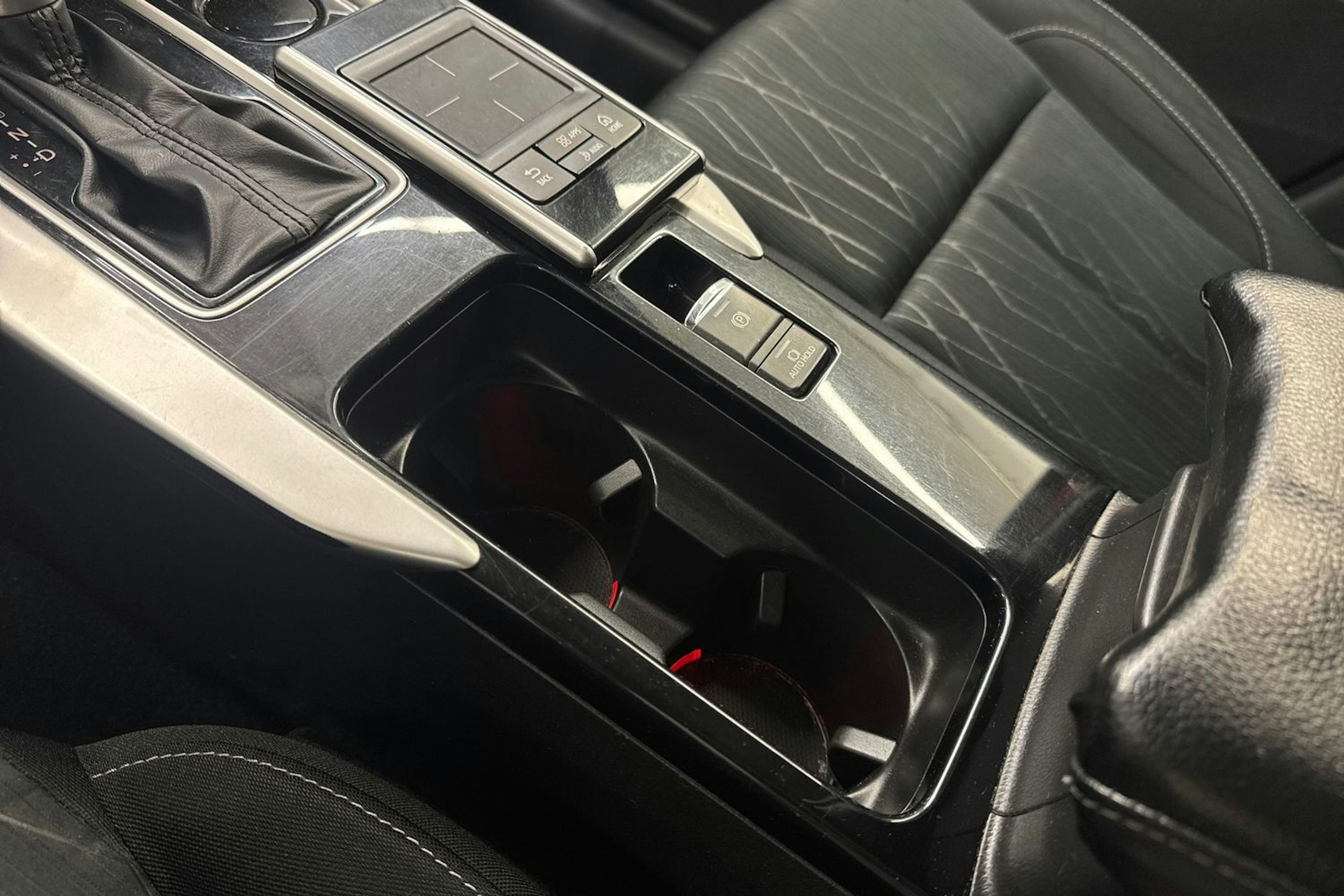 punainen Mitsubishi Eclipse Cross 2019 kuva 22.