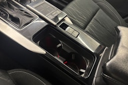 punainen Mitsubishi Eclipse Cross 2019 kuva 22.