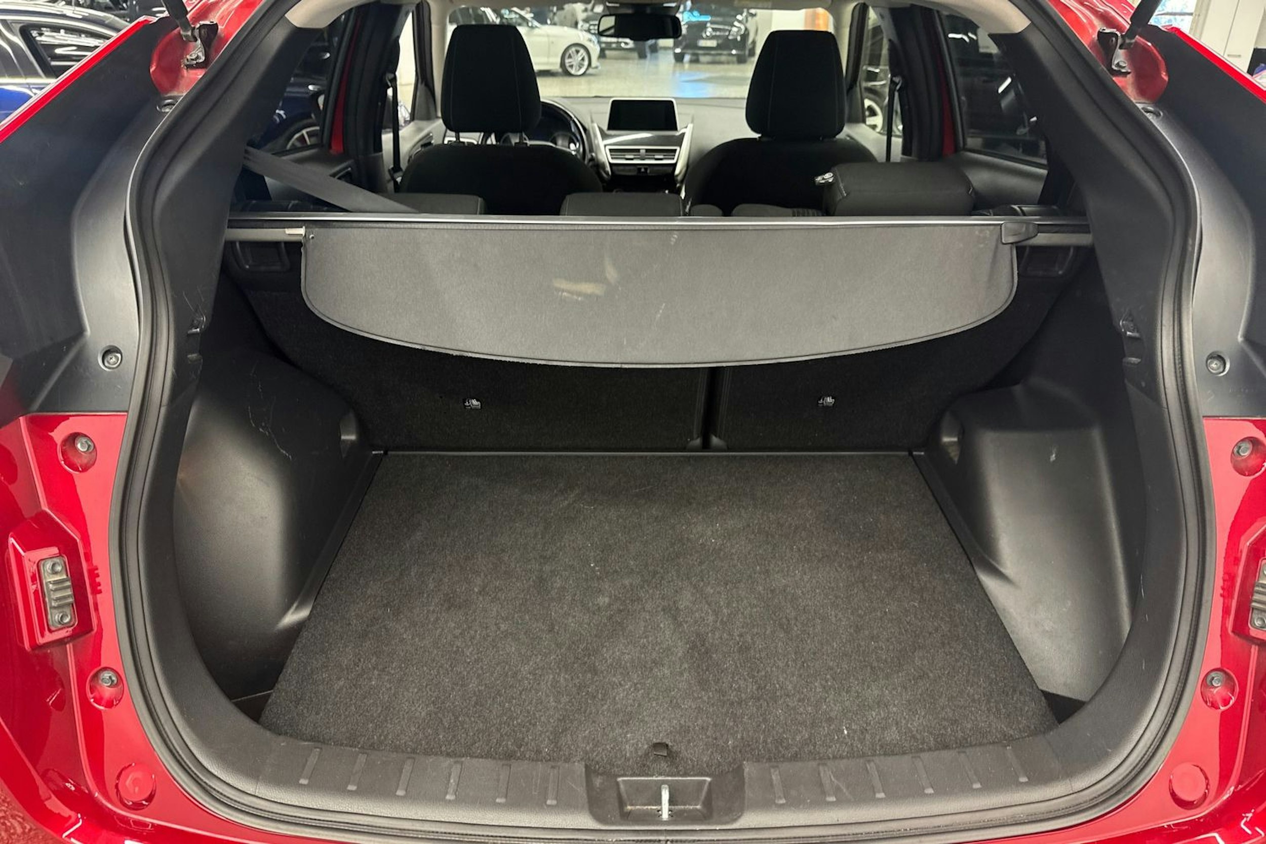 punainen Mitsubishi Eclipse Cross 2019 kuva 33.