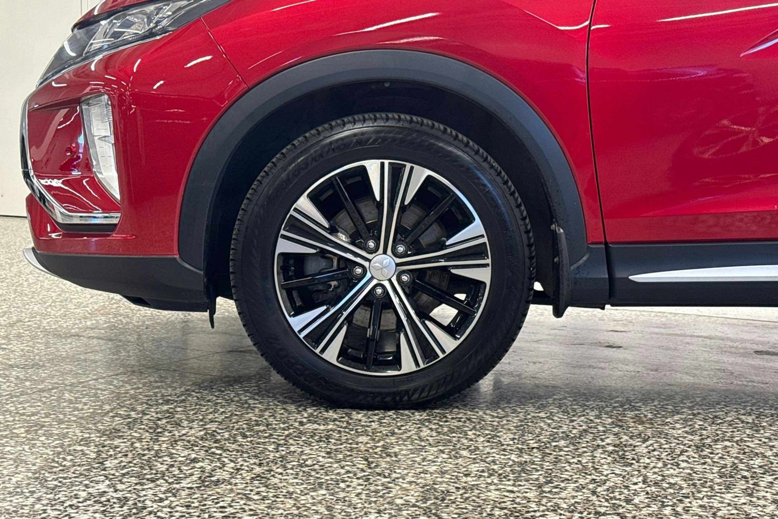 punainen Mitsubishi Eclipse Cross 2019 kuva 34.