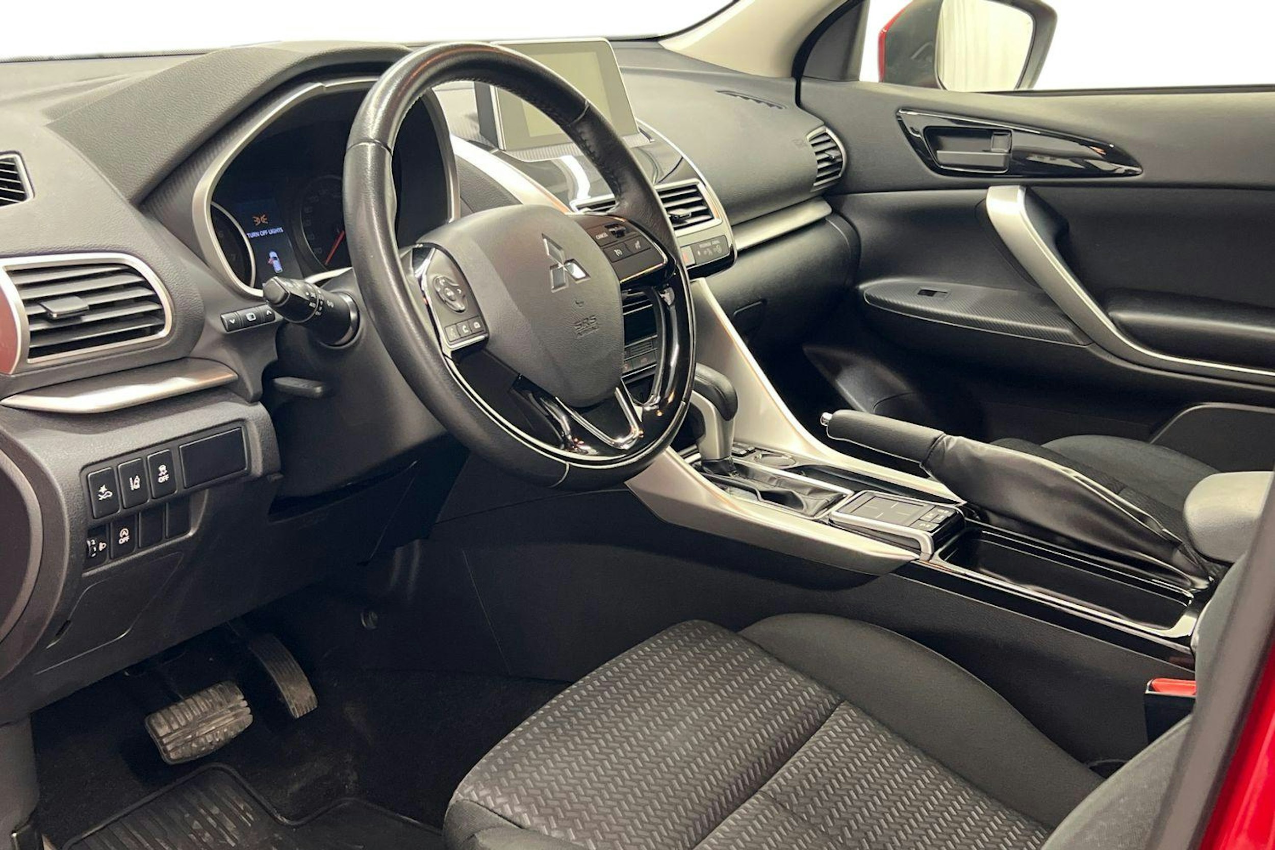 punainen Mitsubishi Eclipse Cross 2019 kuva 7.