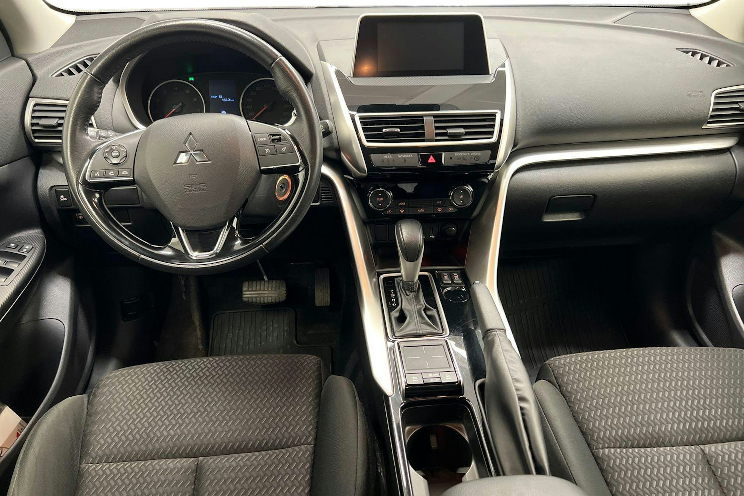 punainen Mitsubishi Eclipse Cross 2019 kuva 9.