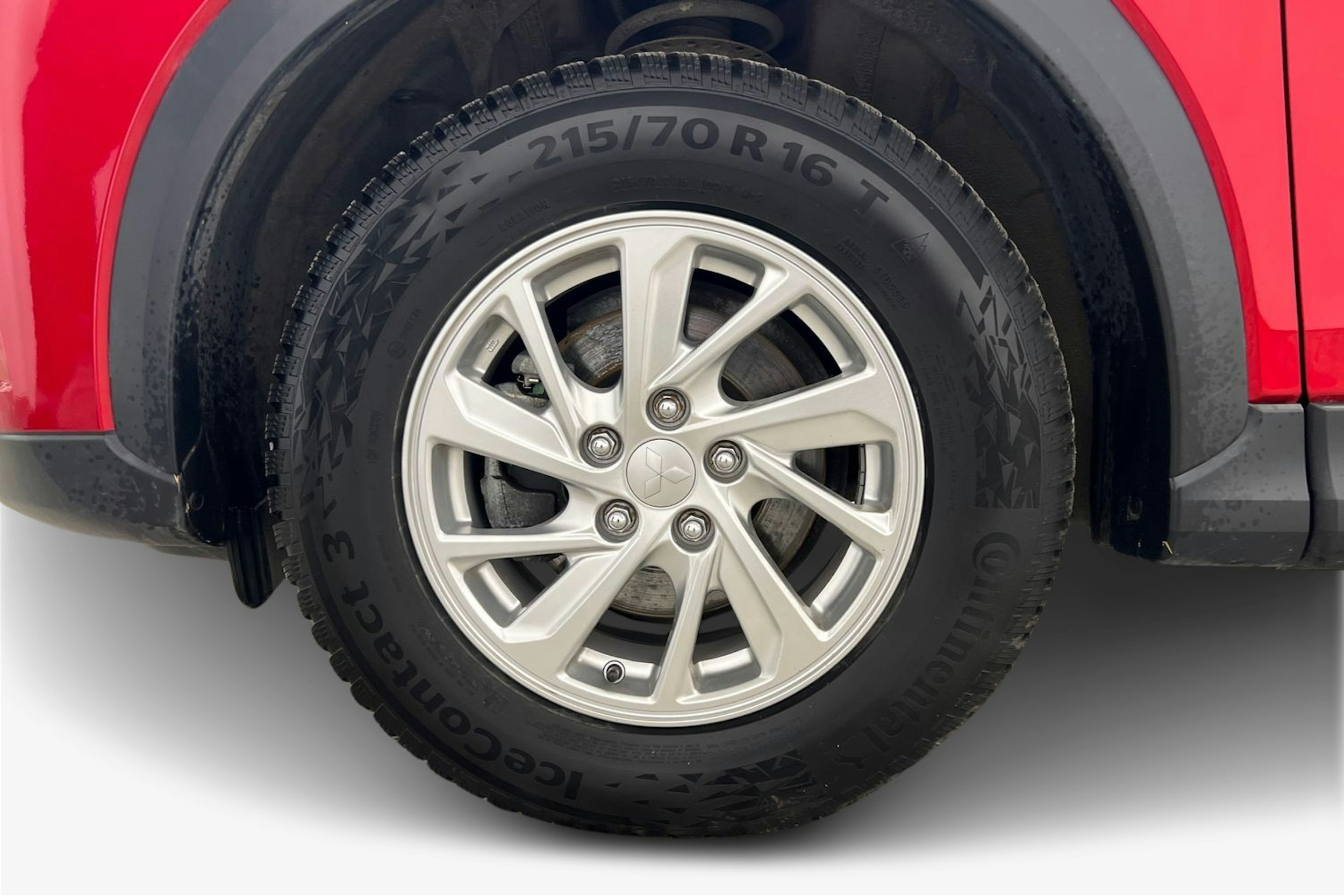 punainen Mitsubishi Eclipse Cross 2019 kuva 11.