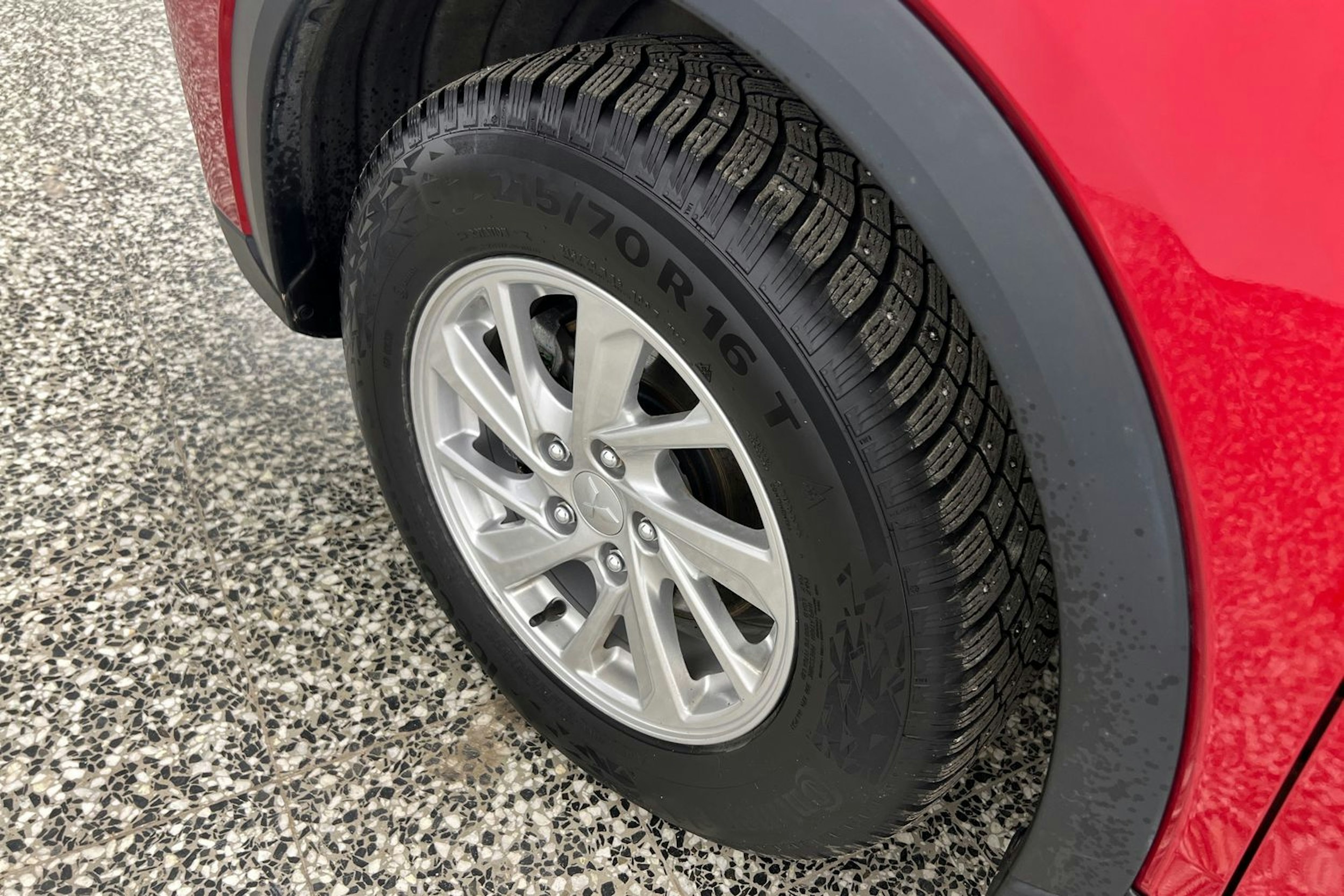 punainen Mitsubishi Eclipse Cross 2019 kuva 13.