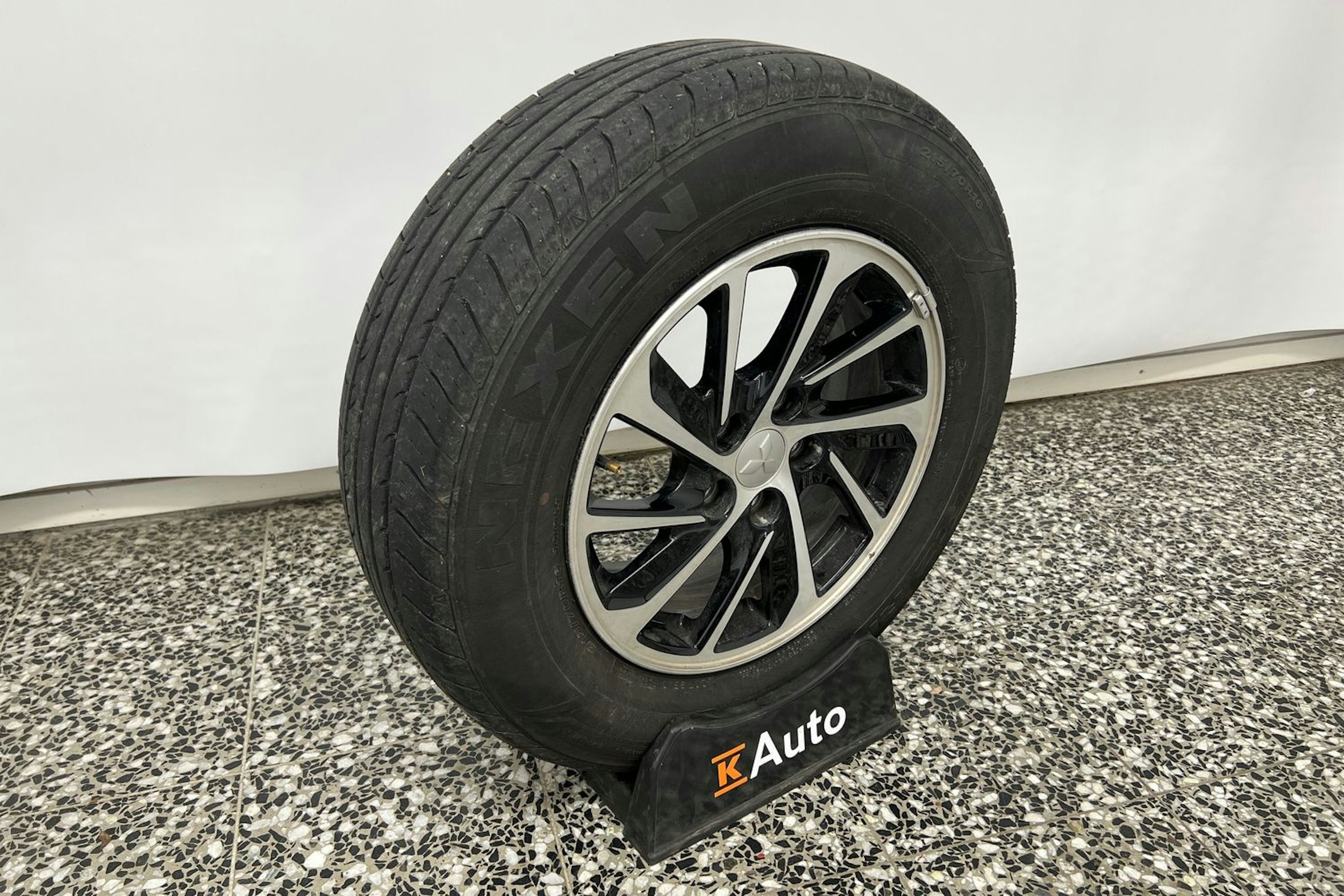 punainen Mitsubishi Eclipse Cross 2019 kuva 14.