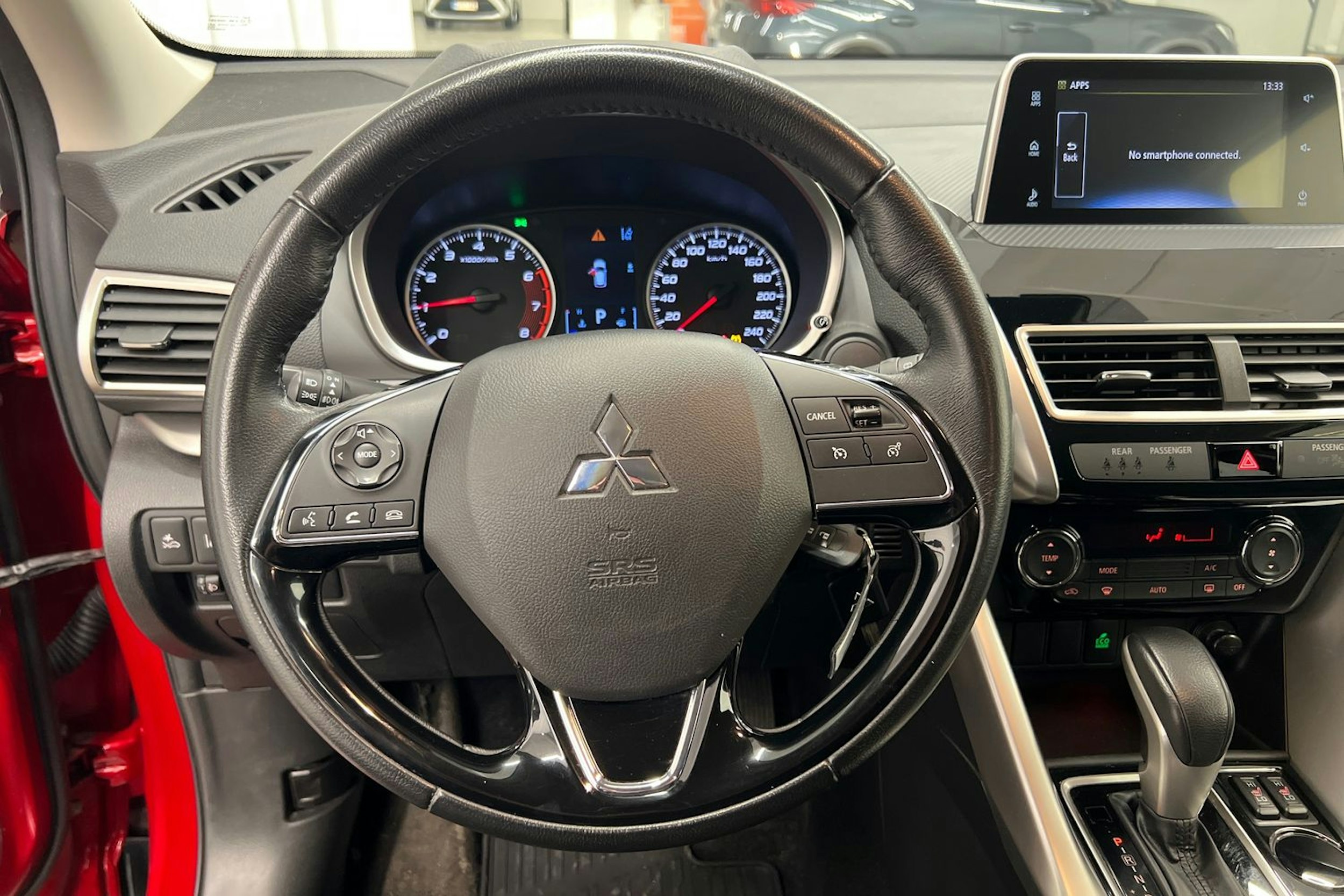 punainen Mitsubishi Eclipse Cross 2019 kuva 15.