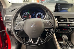 punainen Mitsubishi Eclipse Cross 2019 kuva 15.