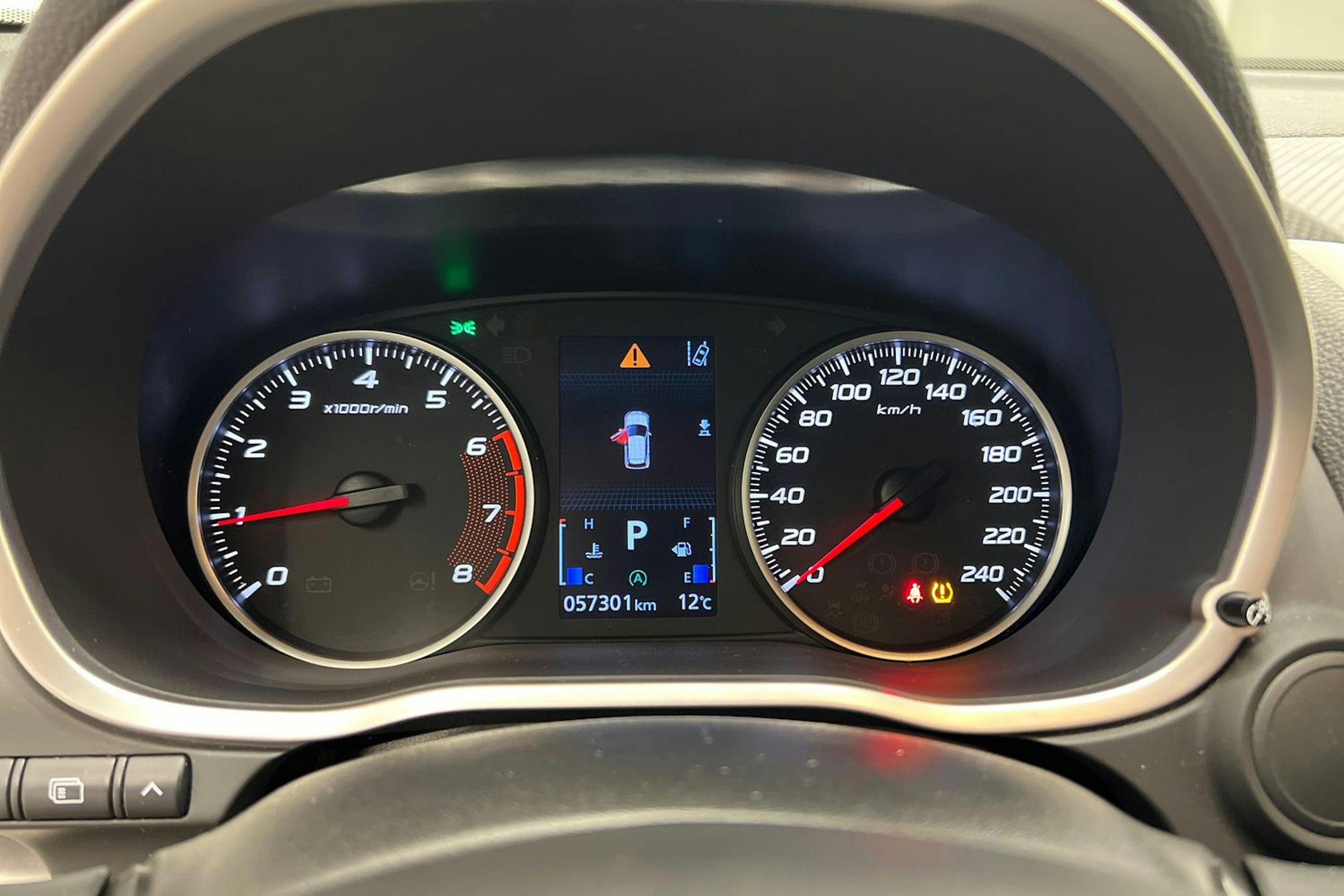 punainen Mitsubishi Eclipse Cross 2019 kuva 16.