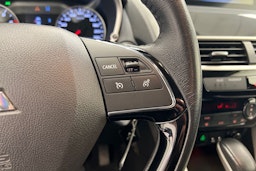 punainen Mitsubishi Eclipse Cross 2019 kuva 17.