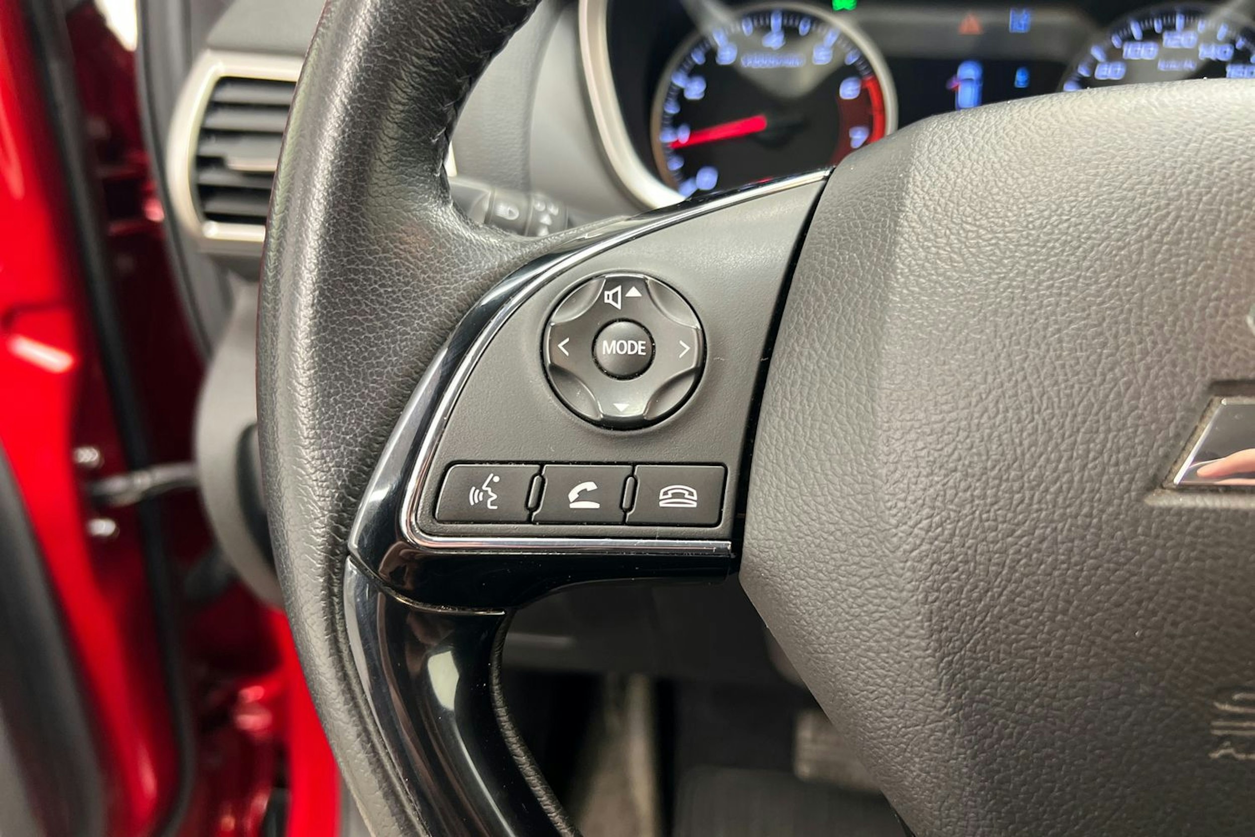 punainen Mitsubishi Eclipse Cross 2019 kuva 18.