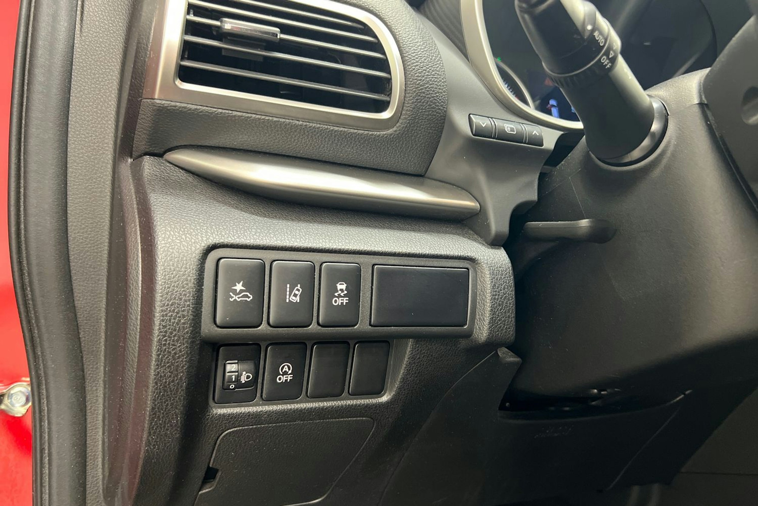 punainen Mitsubishi Eclipse Cross 2019 kuva 19.