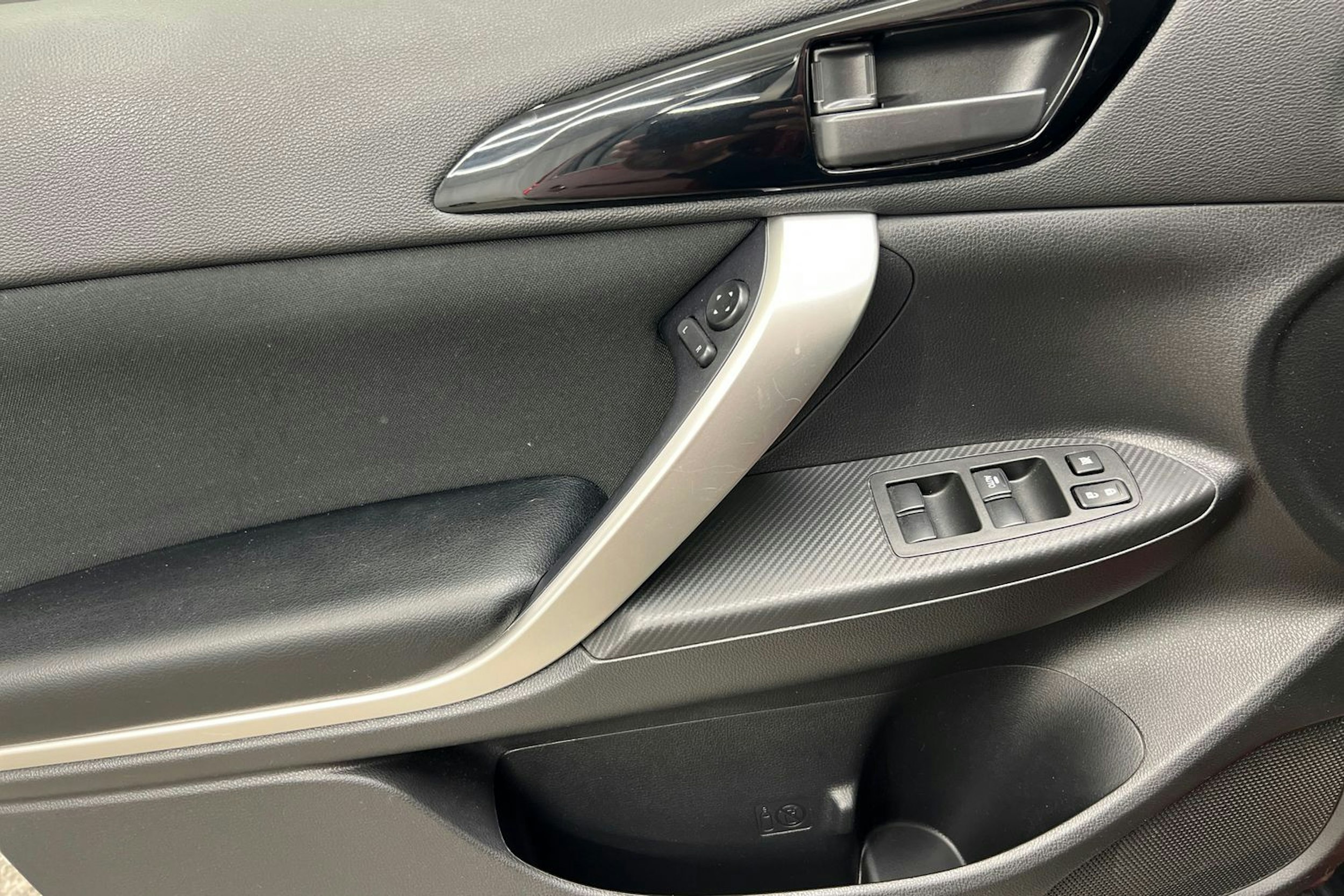 punainen Mitsubishi Eclipse Cross 2019 kuva 20.