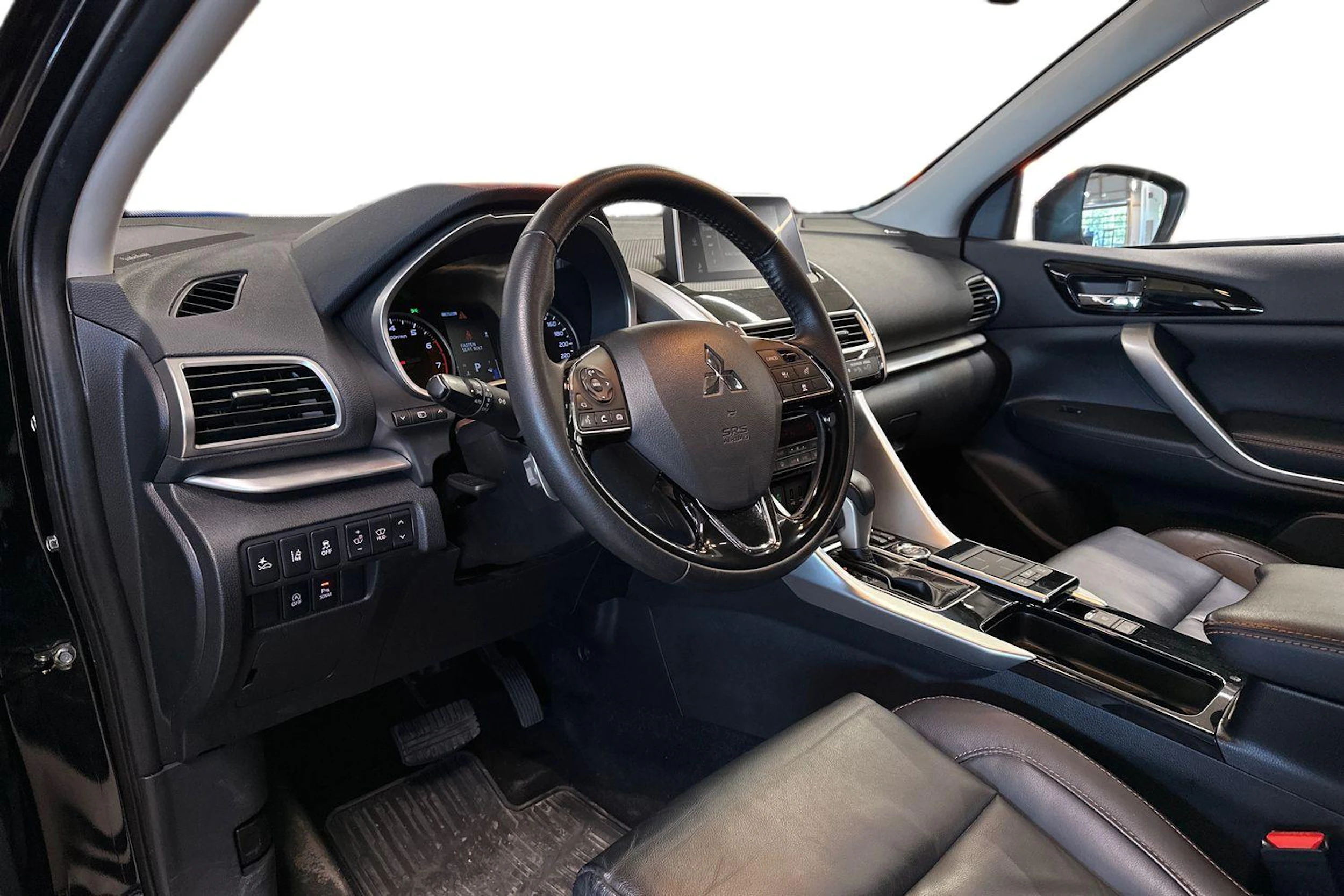 musta Mitsubishi Eclipse Cross 2020 kuva 3.