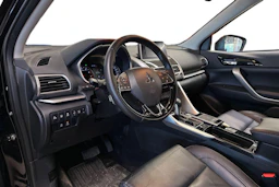 musta Mitsubishi Eclipse Cross 2020 kuva 3.