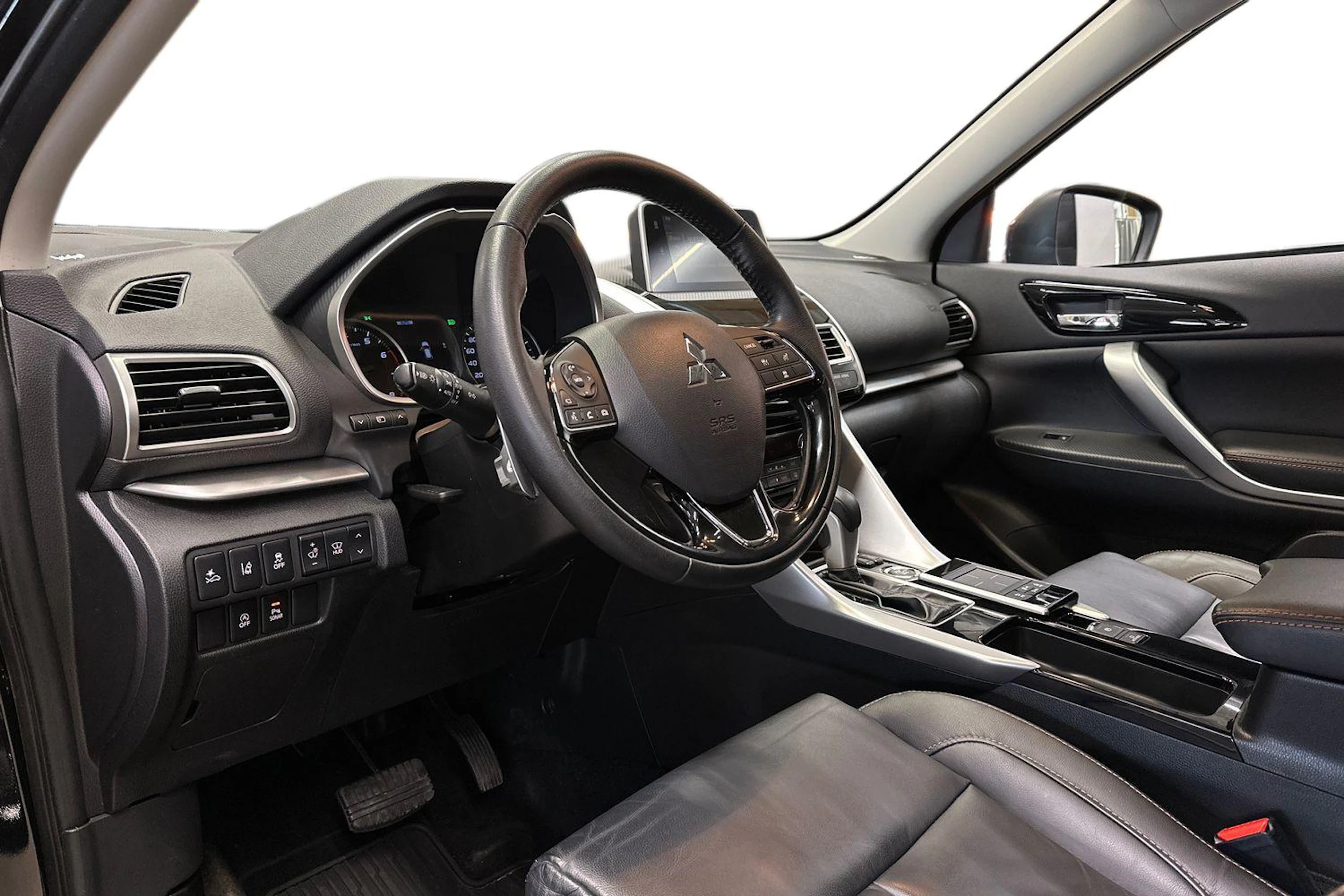 musta Mitsubishi Eclipse Cross 2020 kuva 8.