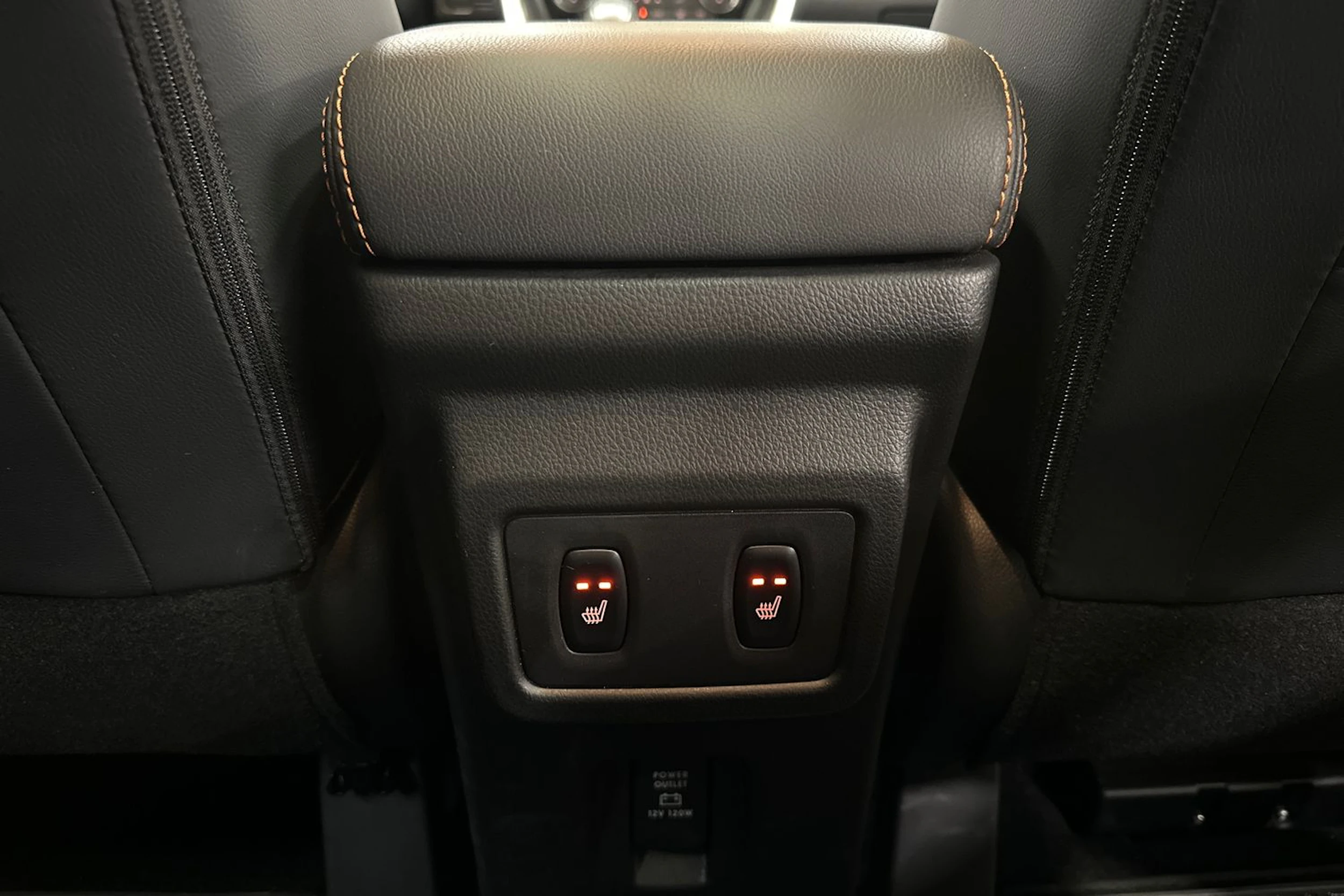 musta Mitsubishi Eclipse Cross 2020 kuva 16.