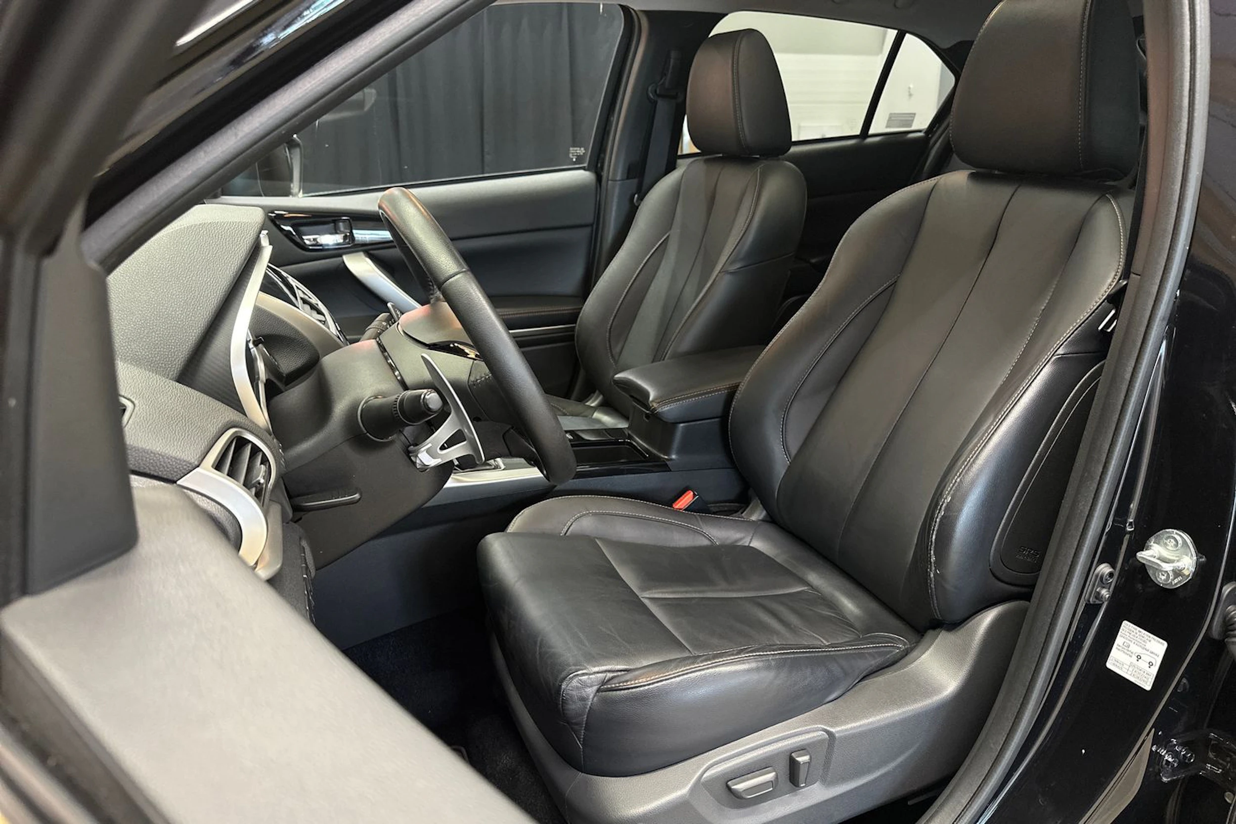 musta Mitsubishi Eclipse Cross 2020 kuva 17.