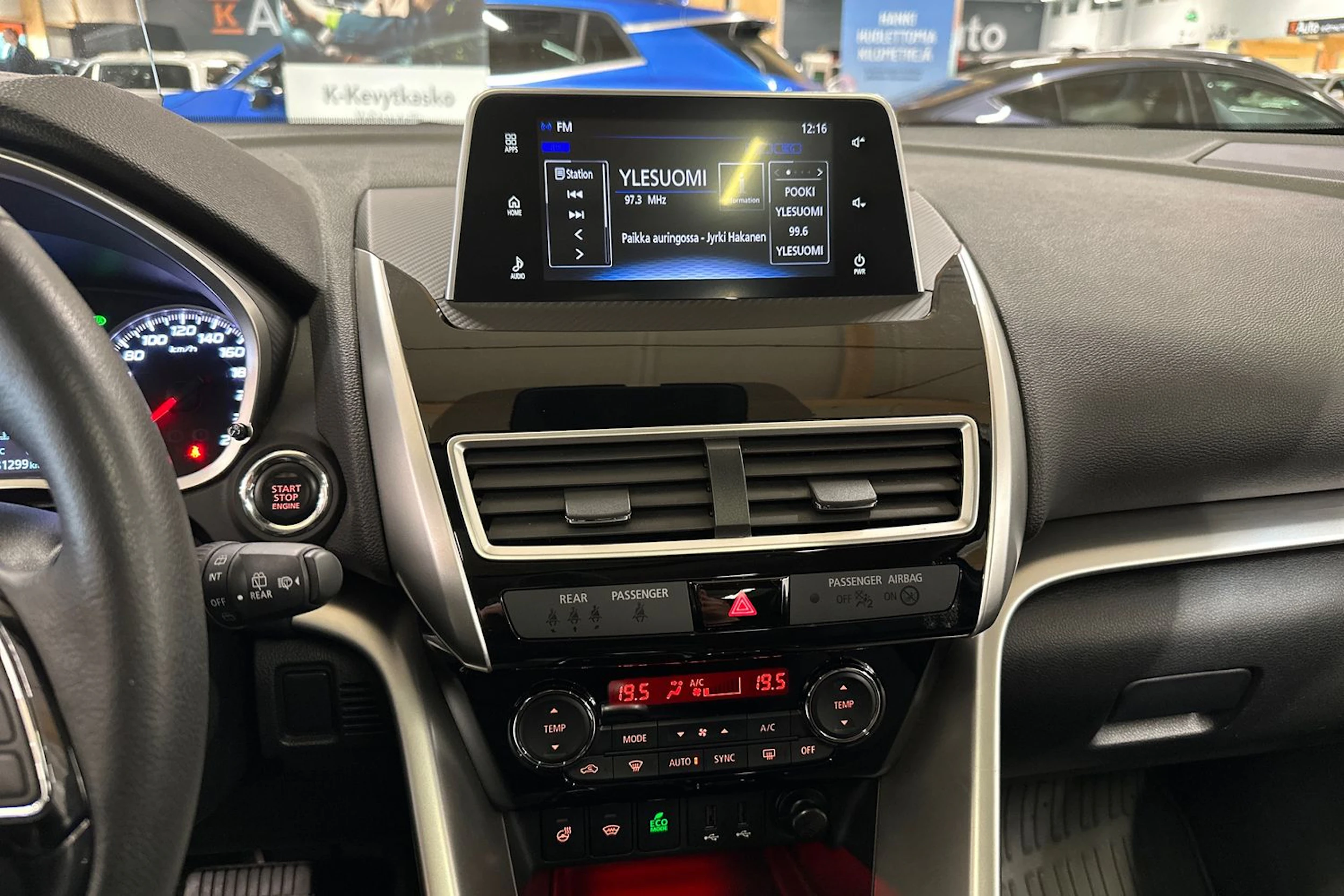 musta Mitsubishi Eclipse Cross 2020 kuva 23.