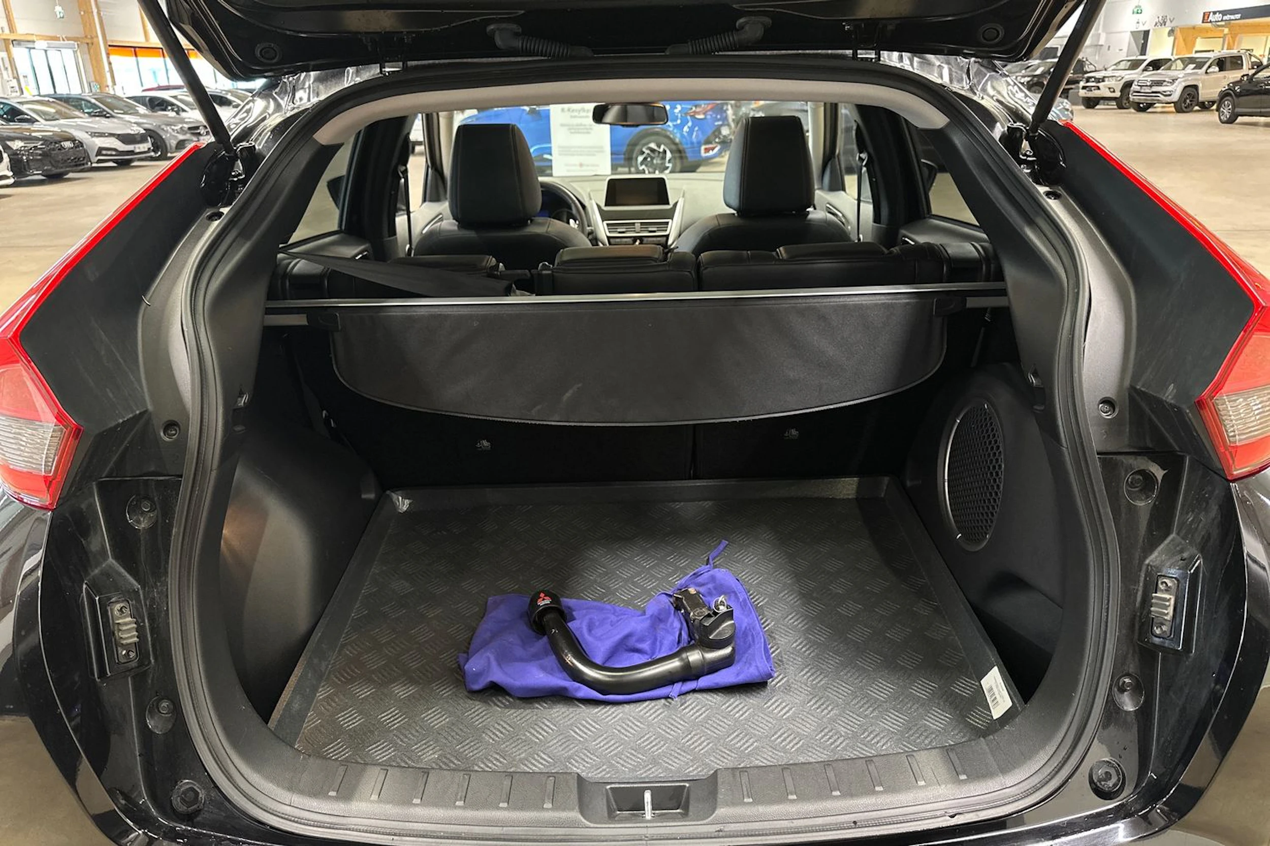 musta Mitsubishi Eclipse Cross 2020 kuva 32.
