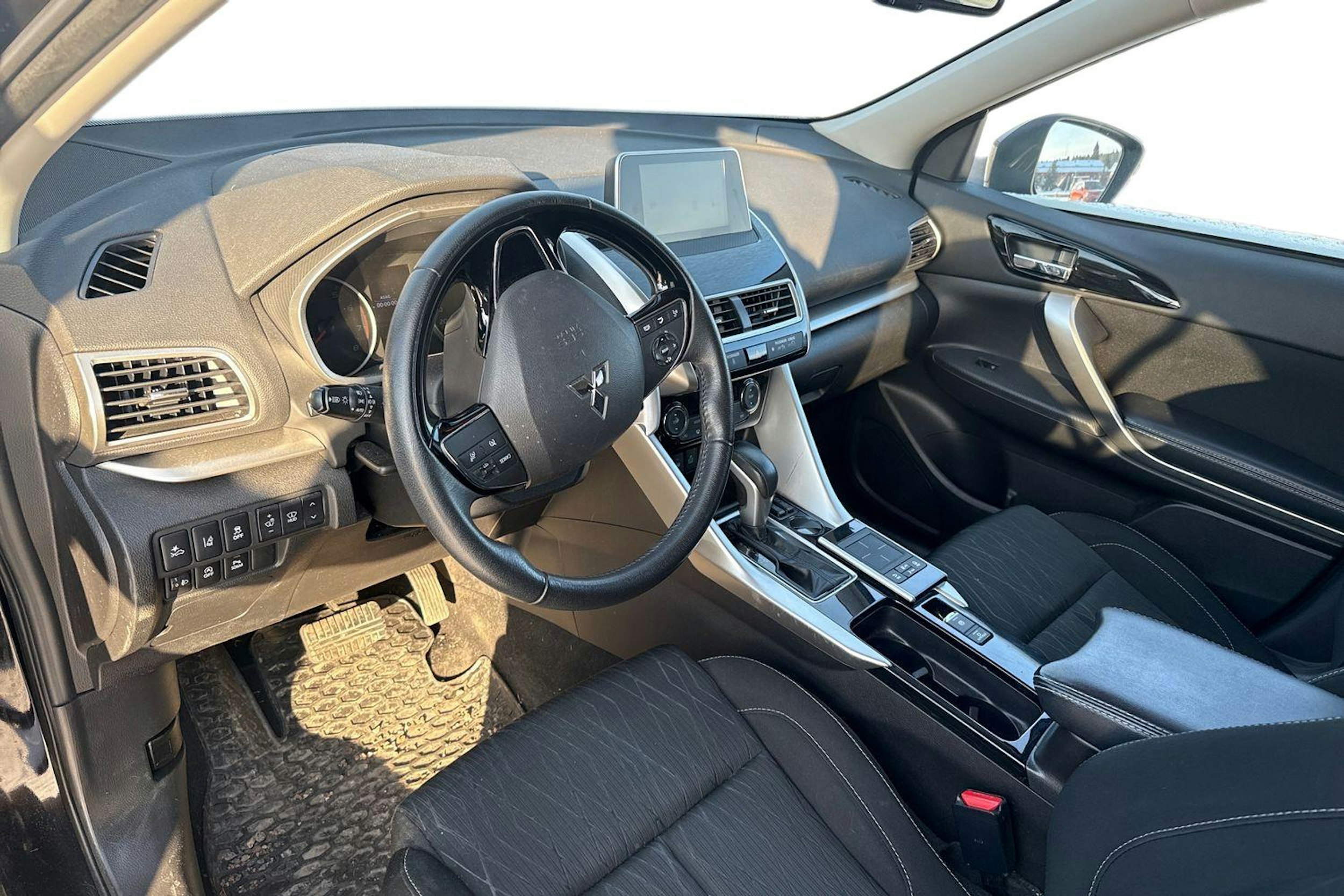 musta Mitsubishi Eclipse Cross 2020 kuva 3.