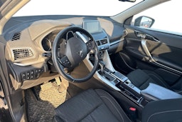 musta Mitsubishi Eclipse Cross 2020 kuva 3.