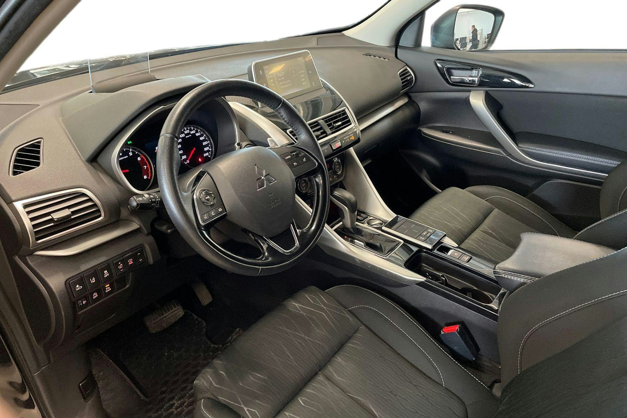 musta Mitsubishi Eclipse Cross 2020 kuva 7.